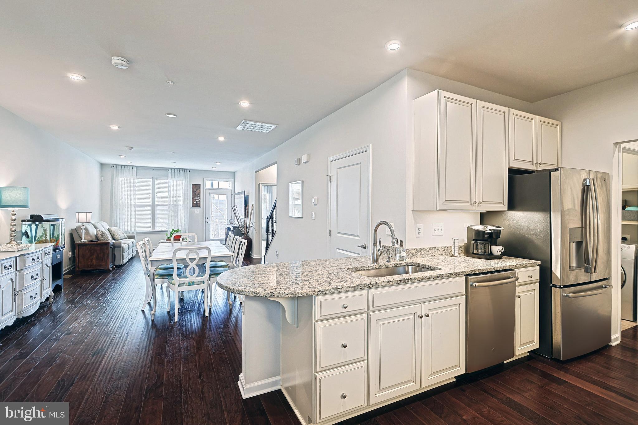 REGENTS GLEN VILLAS - Residential