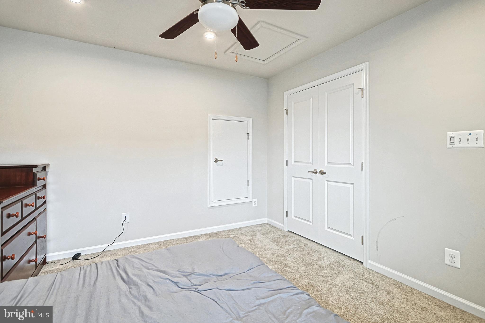 REGENTS GLEN VILLAS - Residential