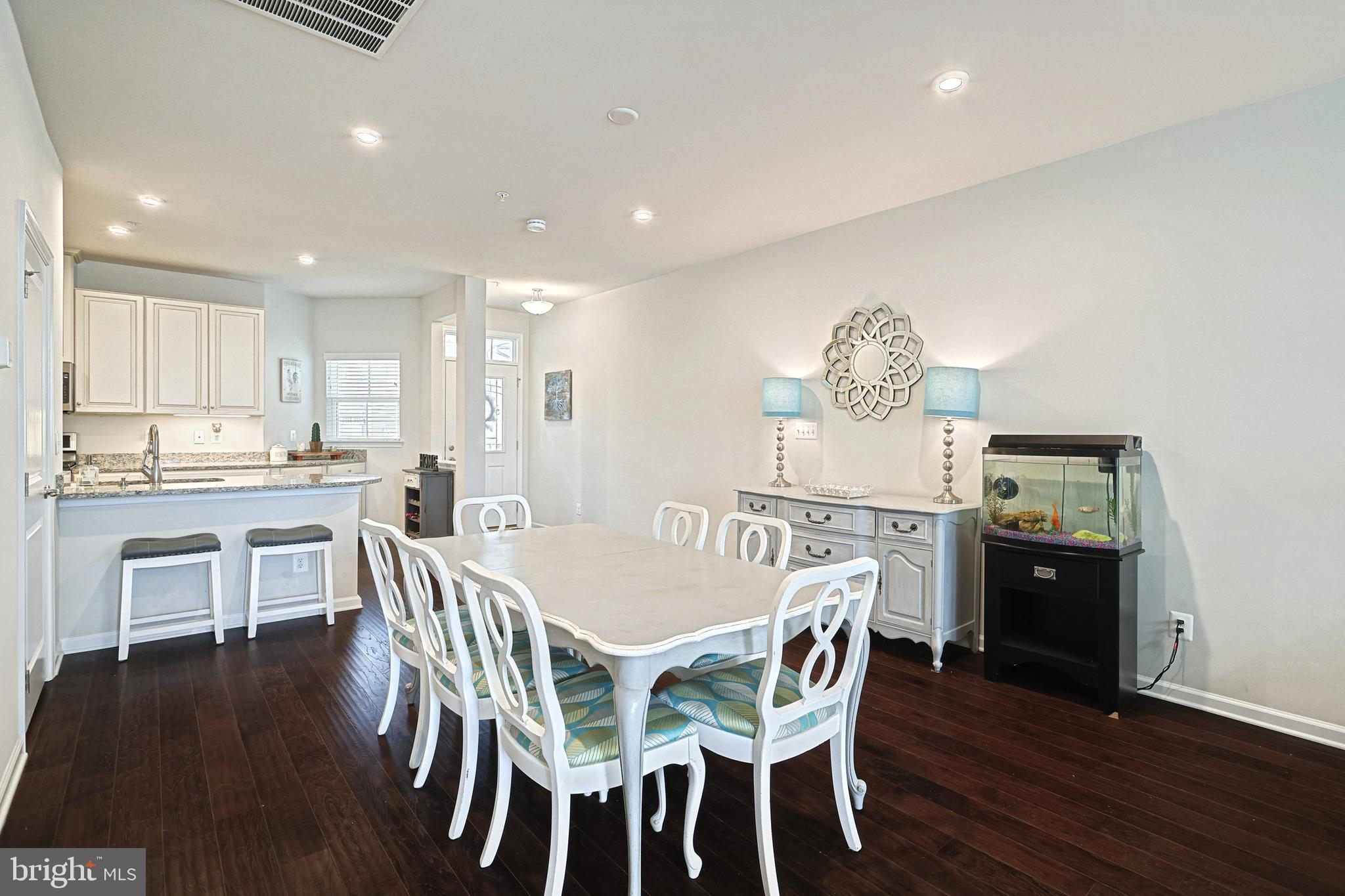 REGENTS GLEN VILLAS - Residential