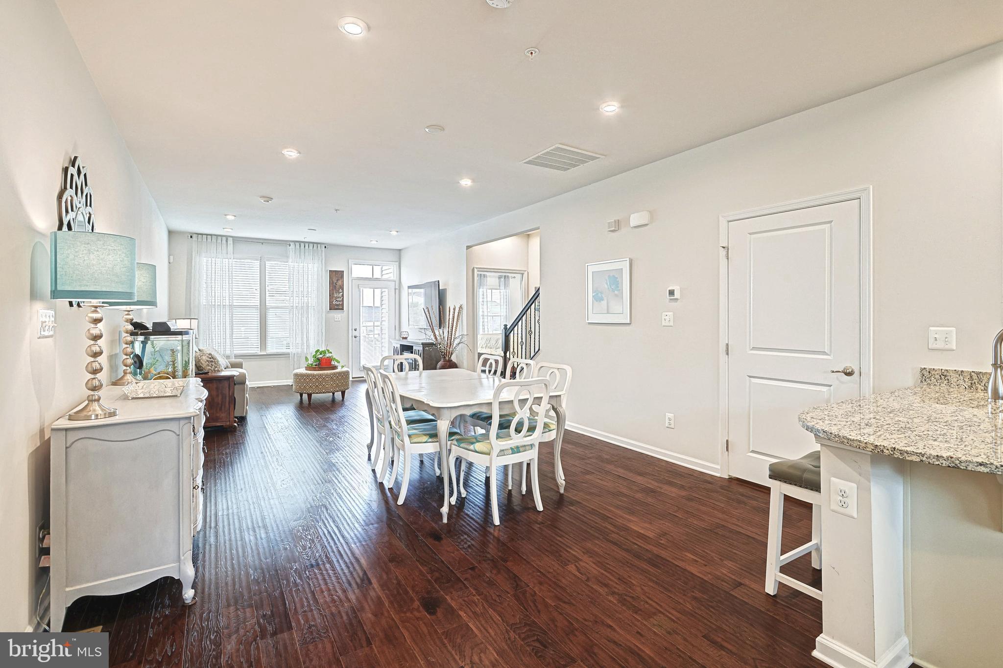 REGENTS GLEN VILLAS - Residential