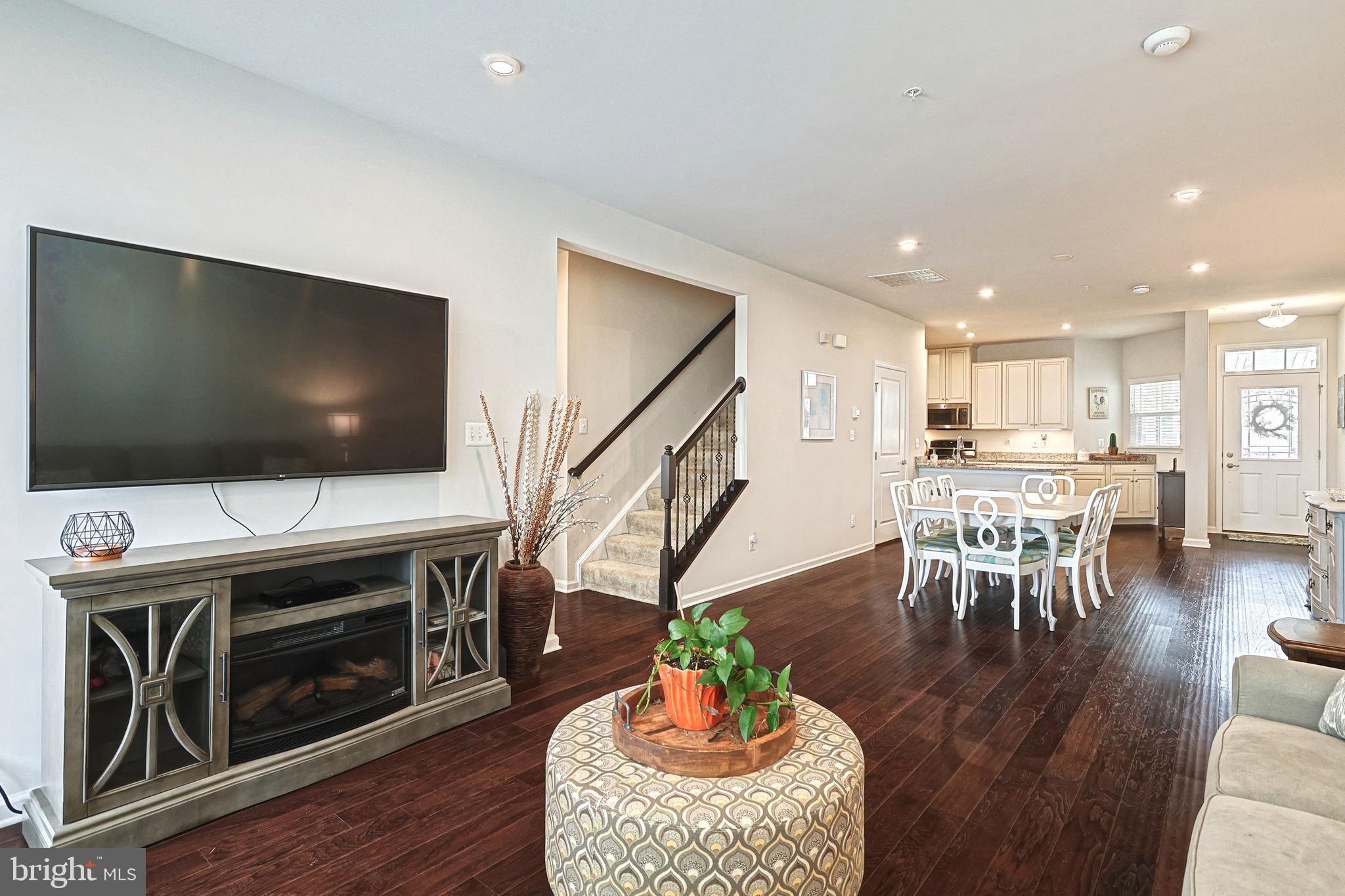 REGENTS GLEN VILLAS - Residential