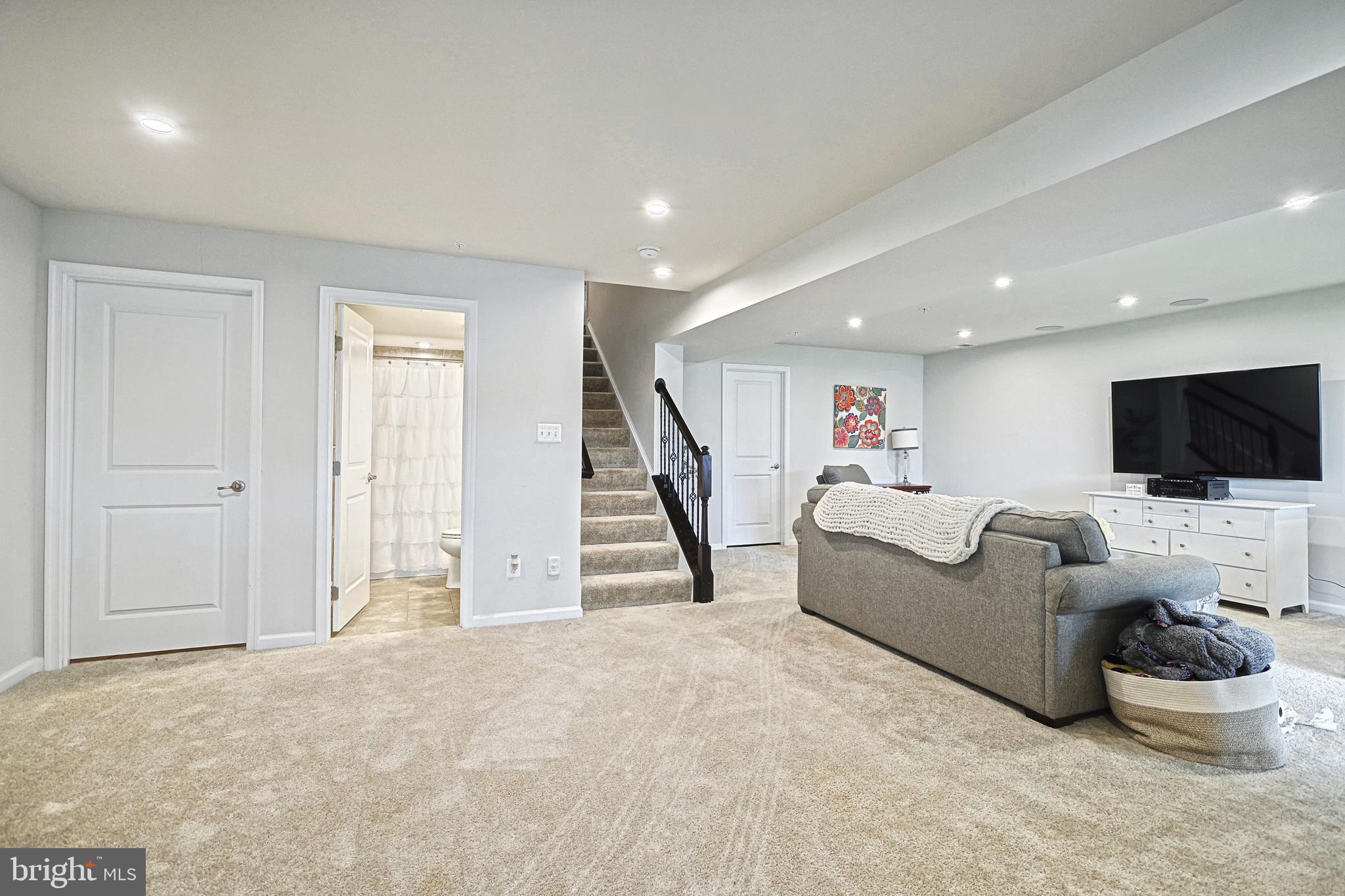 REGENTS GLEN VILLAS - Residential