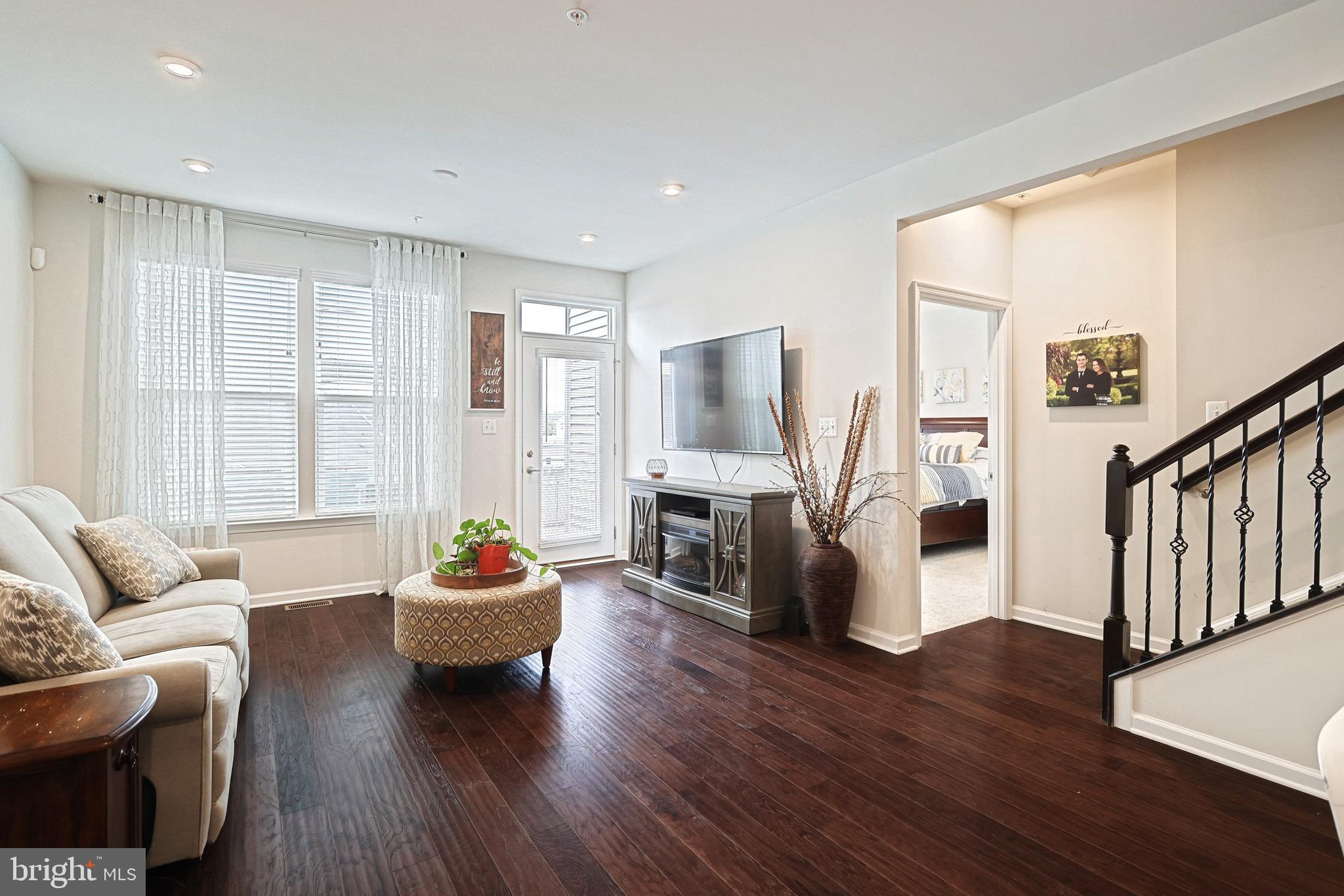 REGENTS GLEN VILLAS - Residential