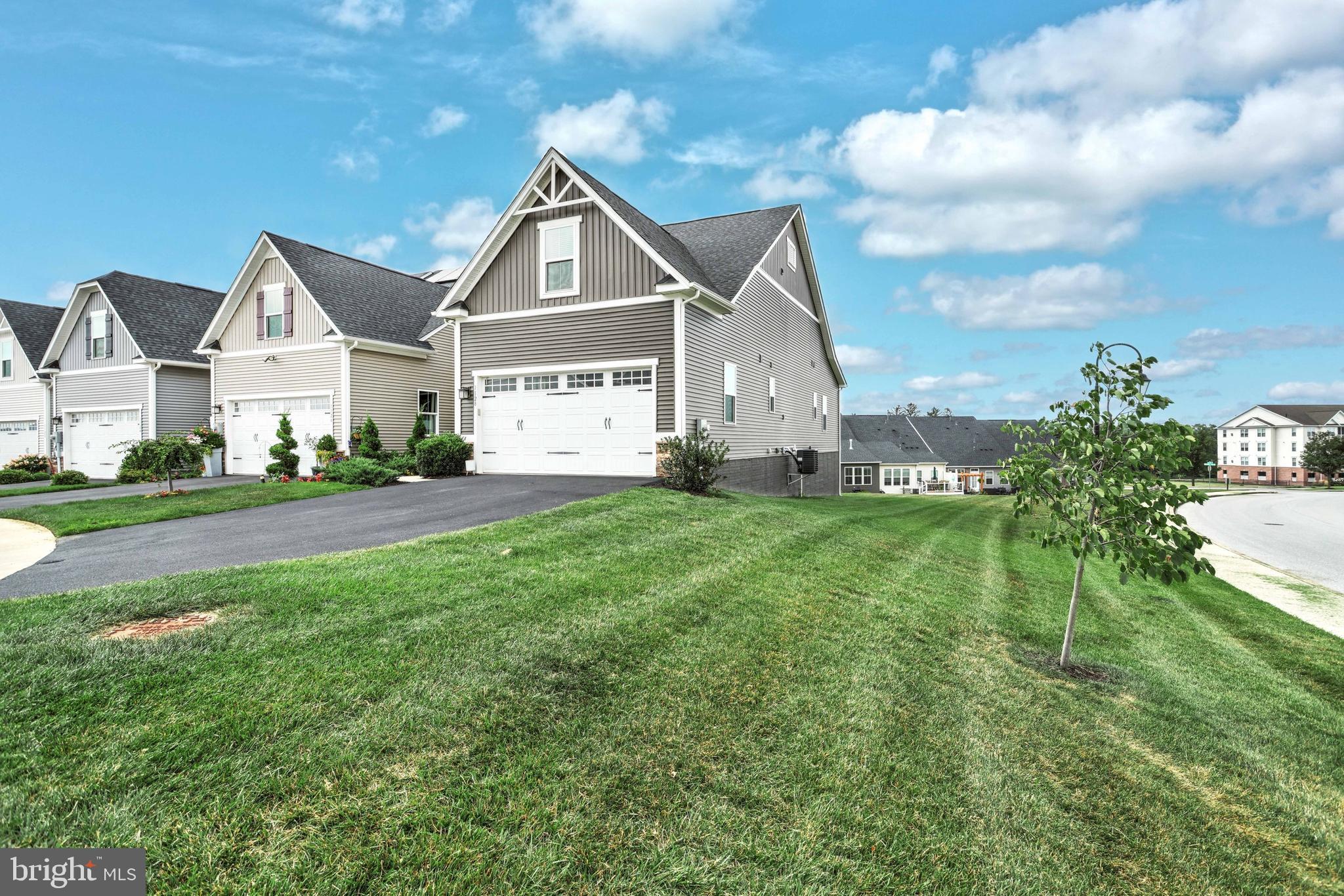 REGENTS GLEN VILLAS - Residential