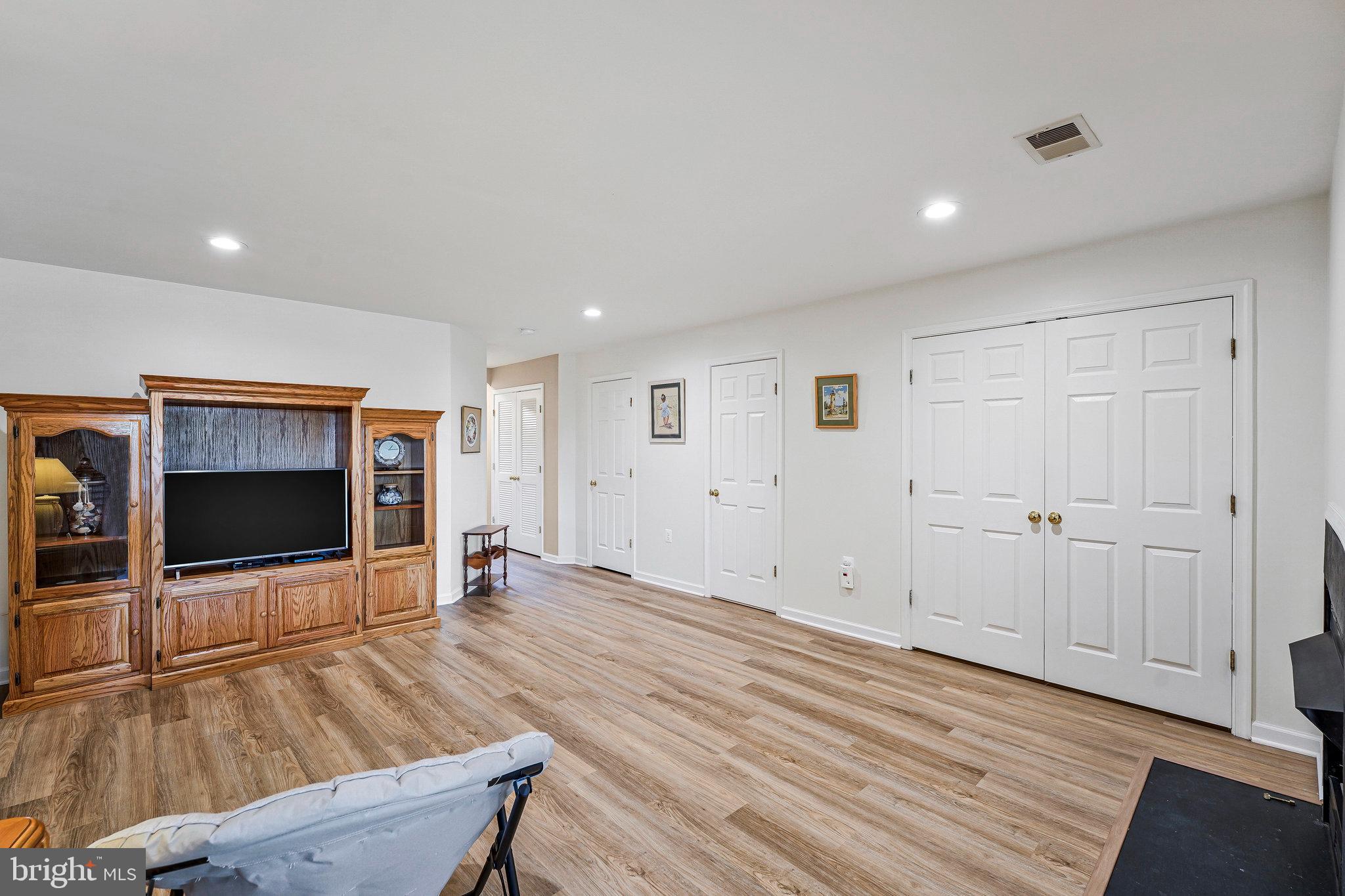 ASHBURN VILLAGE - Residential