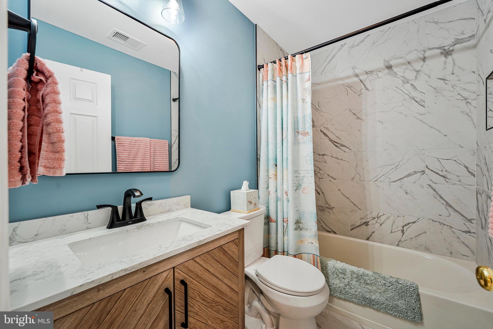 ASHBURN VILLAGE - Residential