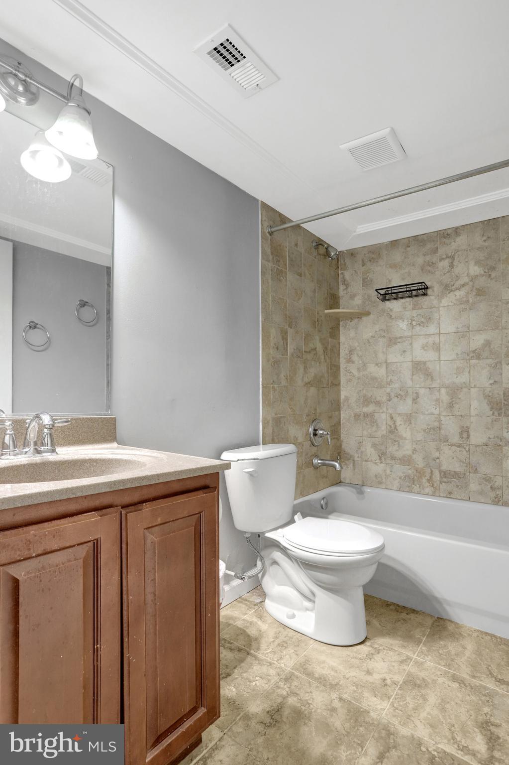 TANTALLON HILLS - Residential Lease