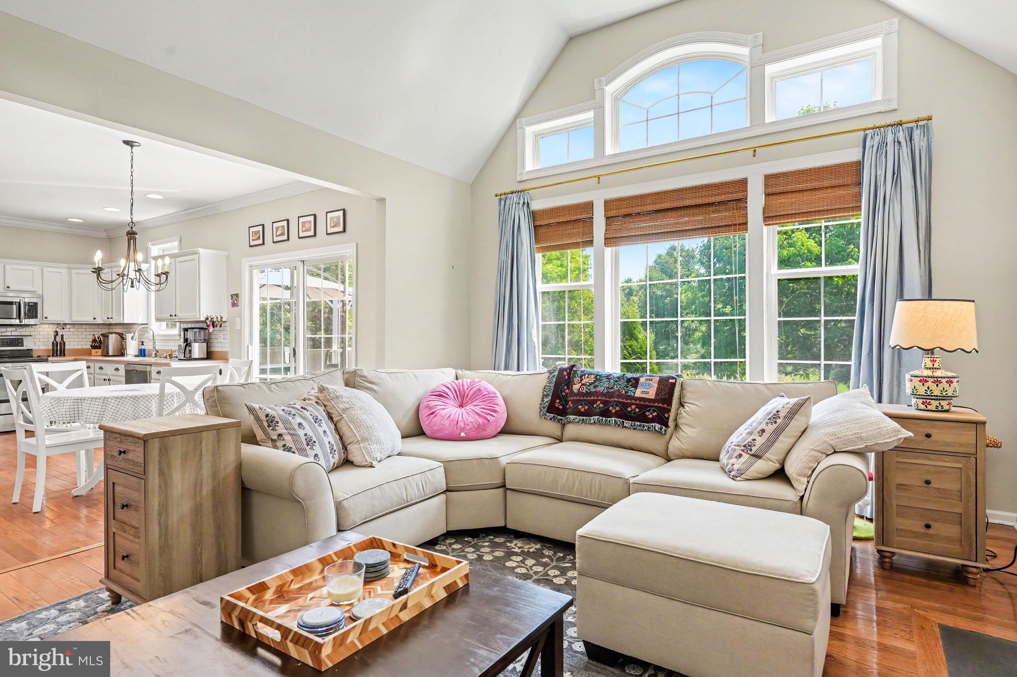 HAWTHORNE LANE - Residential
