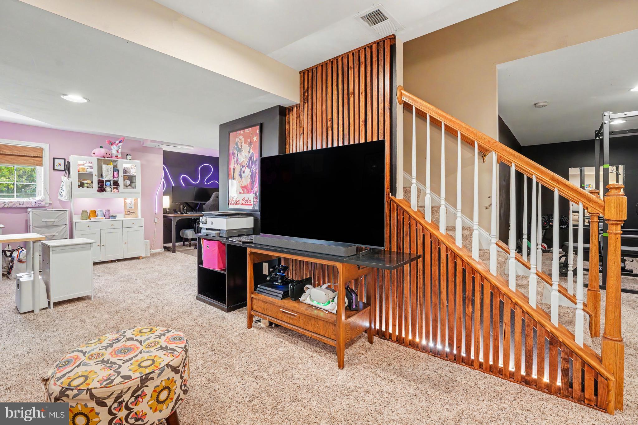HAWTHORNE LANE - Residential