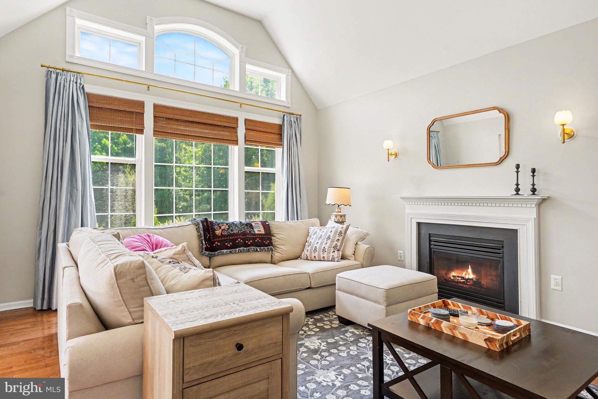 HAWTHORNE LANE - Residential