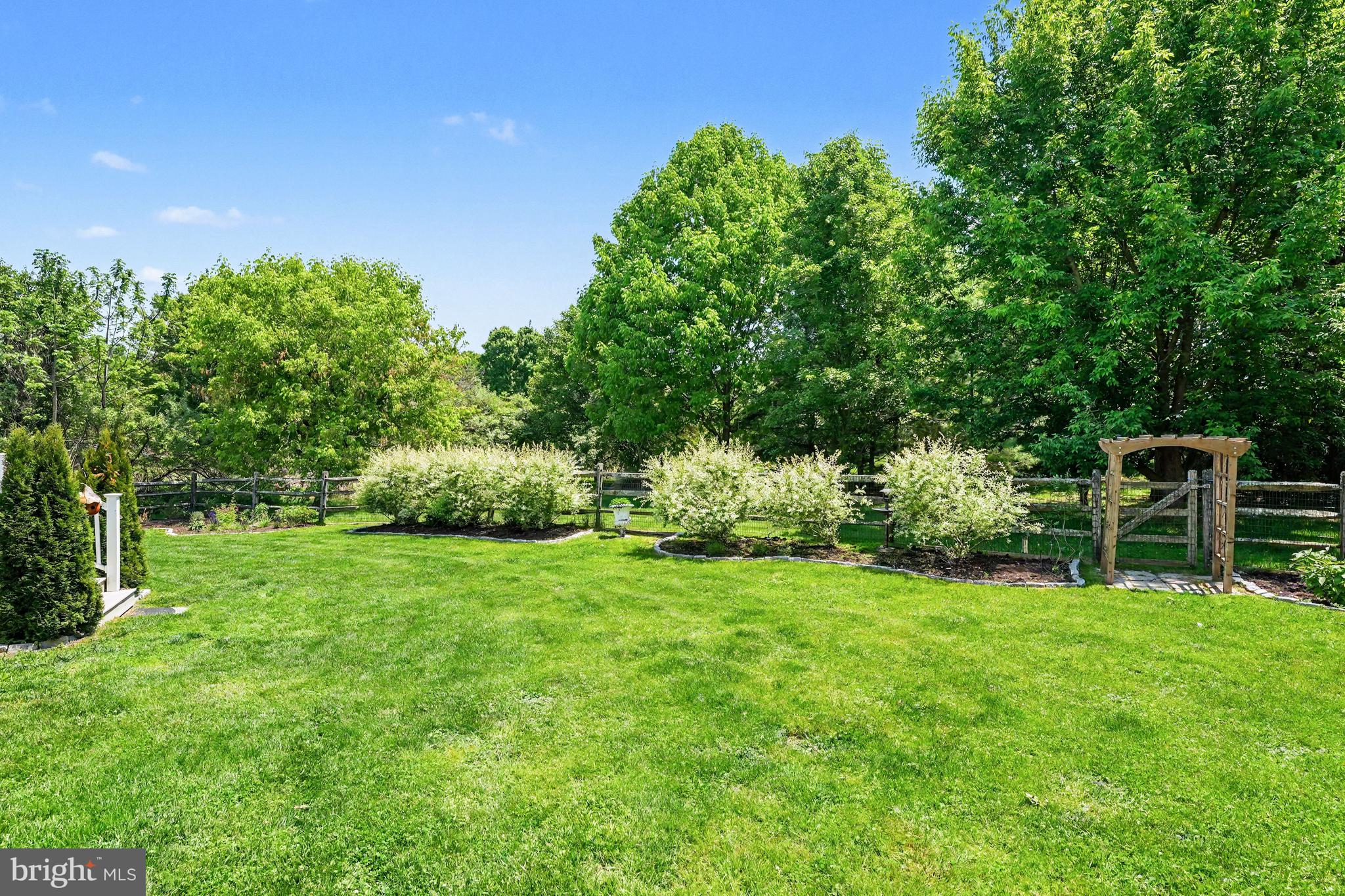 HAWTHORNE LANE - Residential