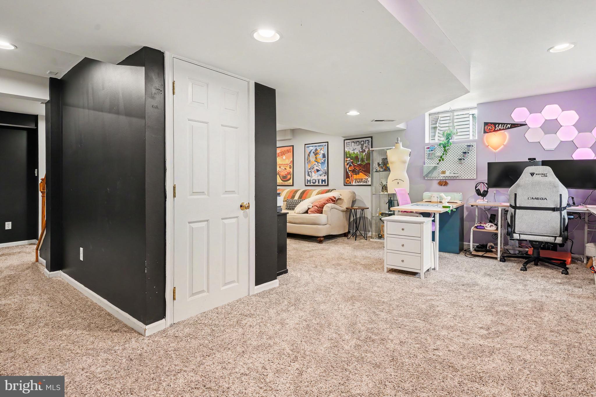 HAWTHORNE LANE - Residential