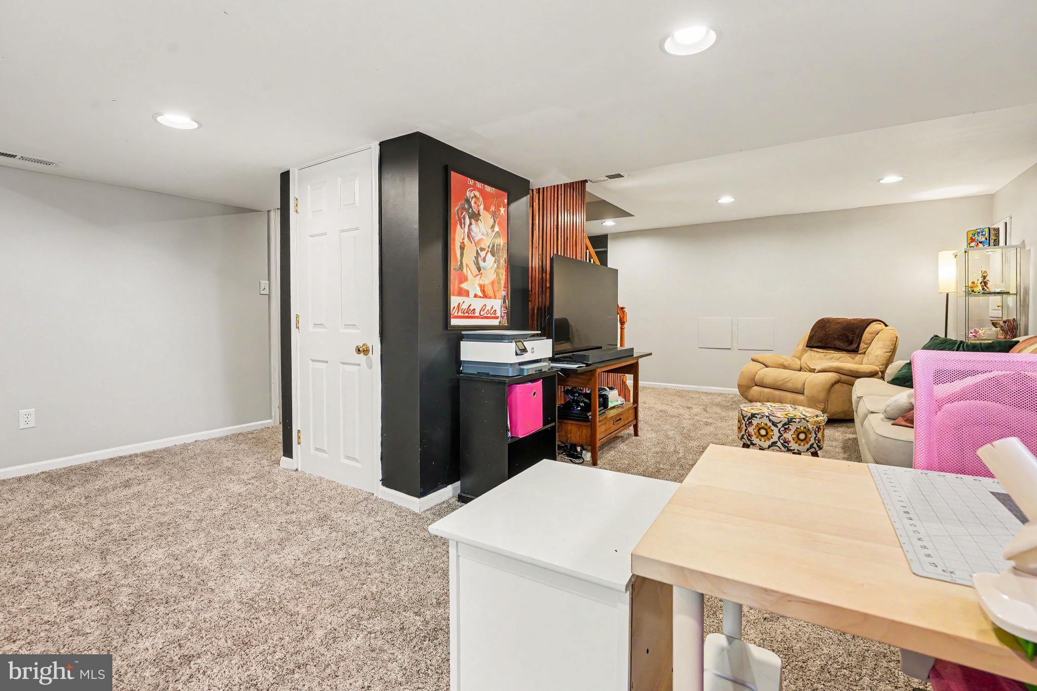HAWTHORNE LANE - Residential