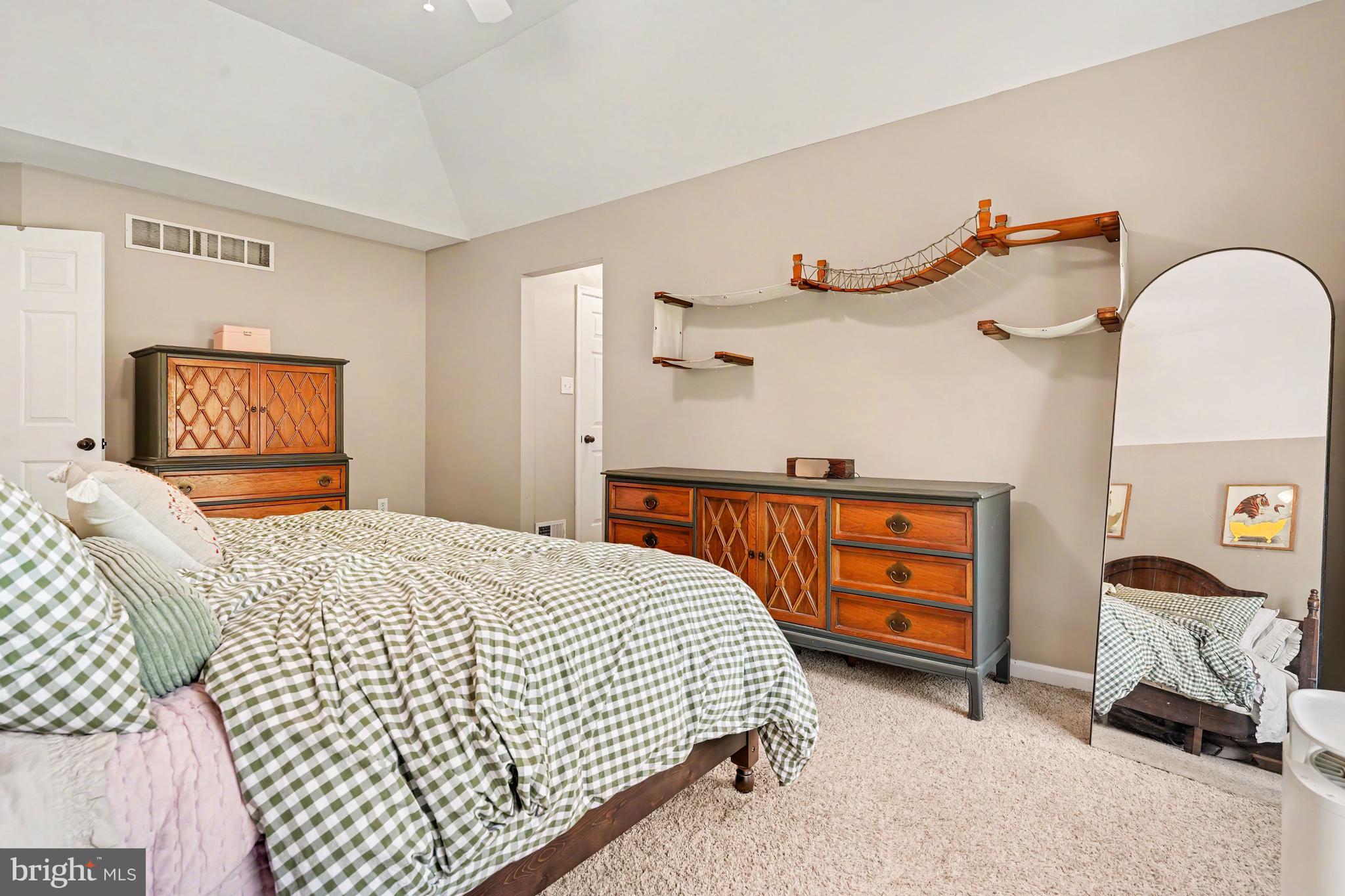 HAWTHORNE LANE - Residential