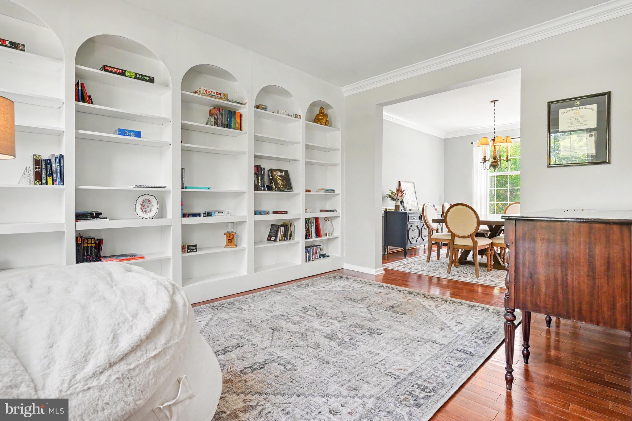 HAWTHORNE LANE - Residential