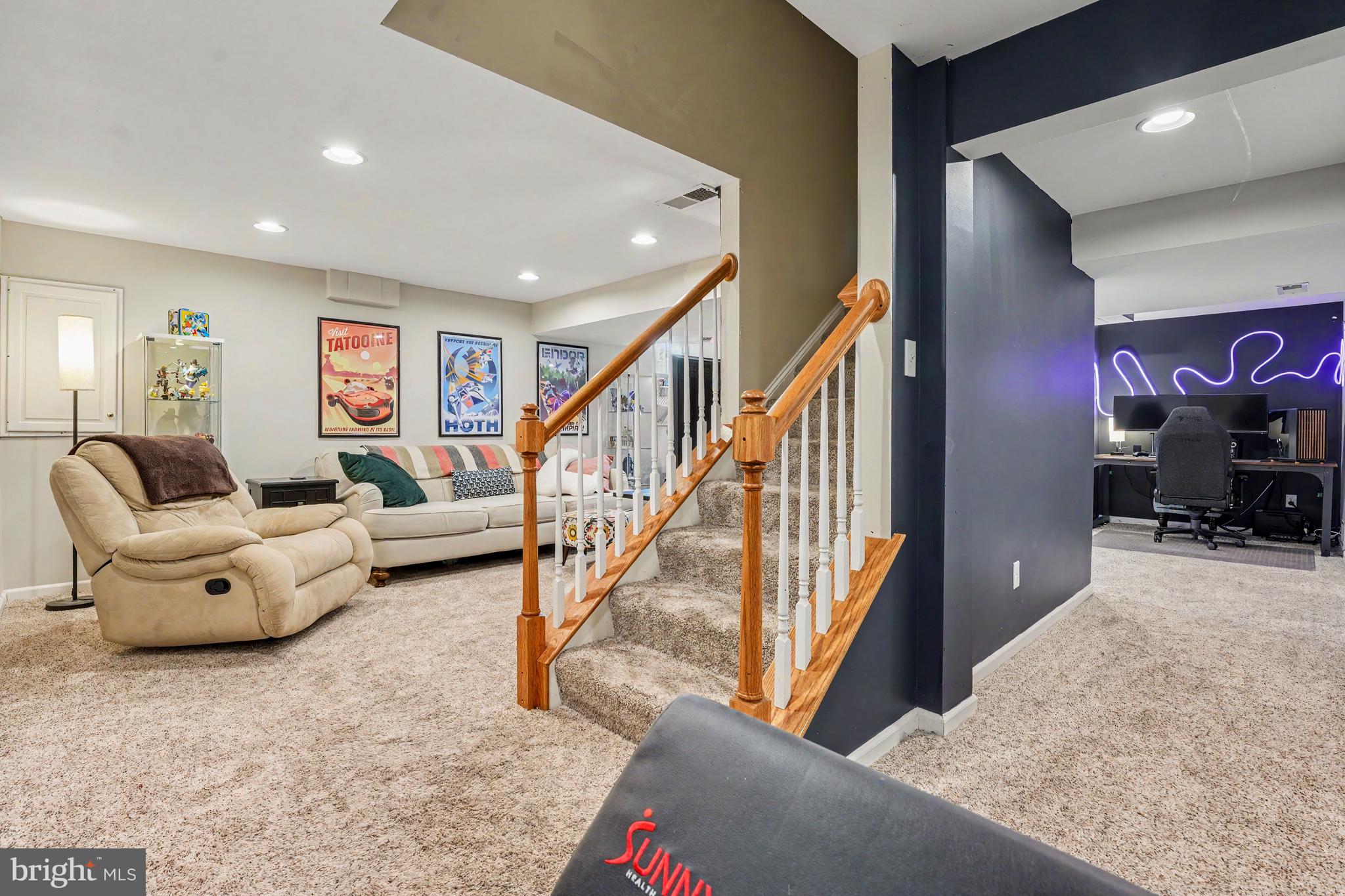 HAWTHORNE LANE - Residential