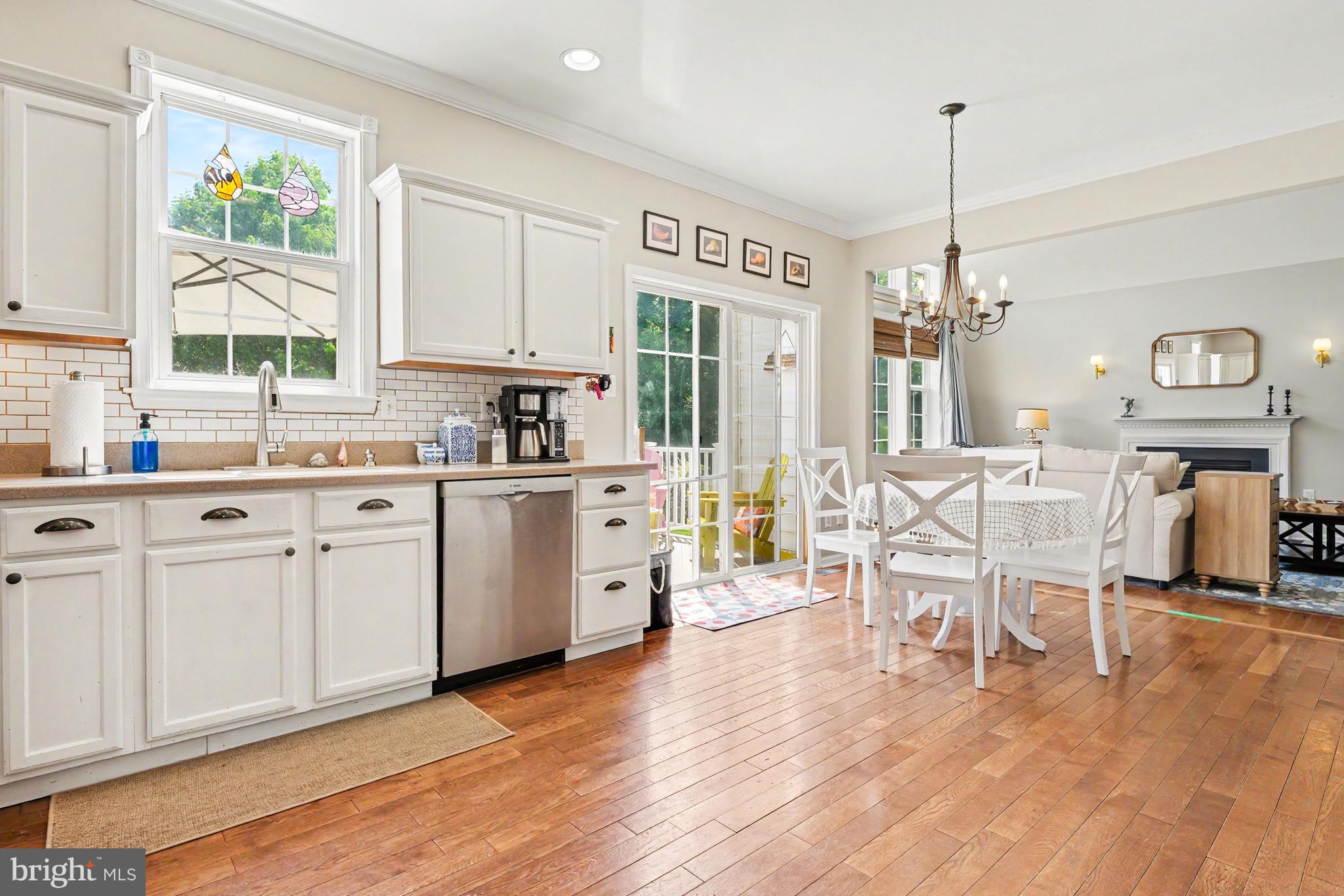 HAWTHORNE LANE - Residential