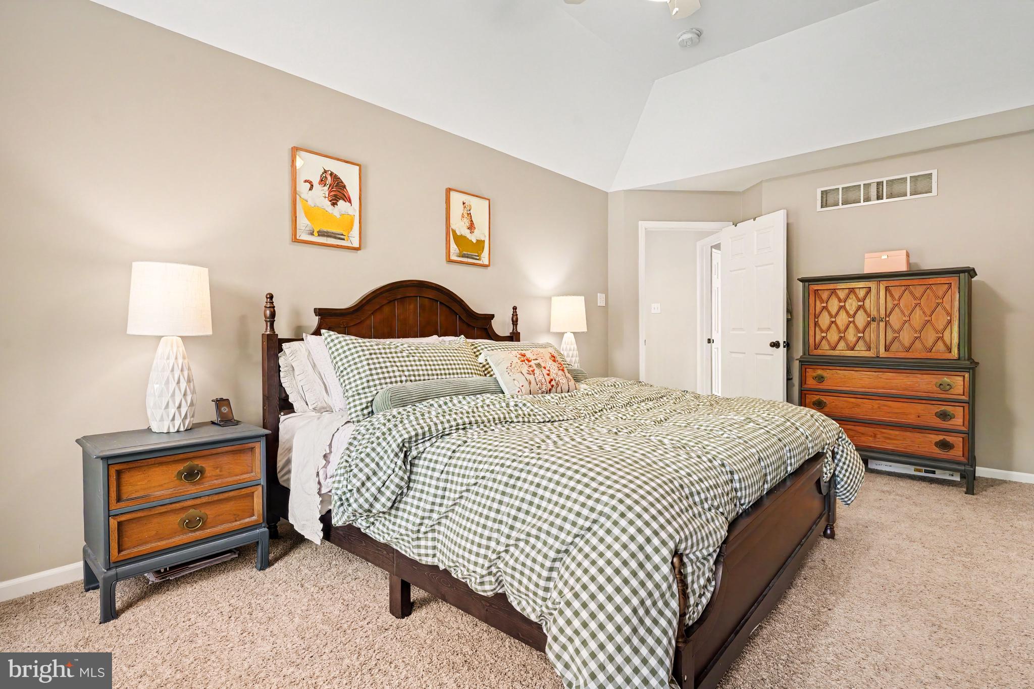 HAWTHORNE LANE - Residential