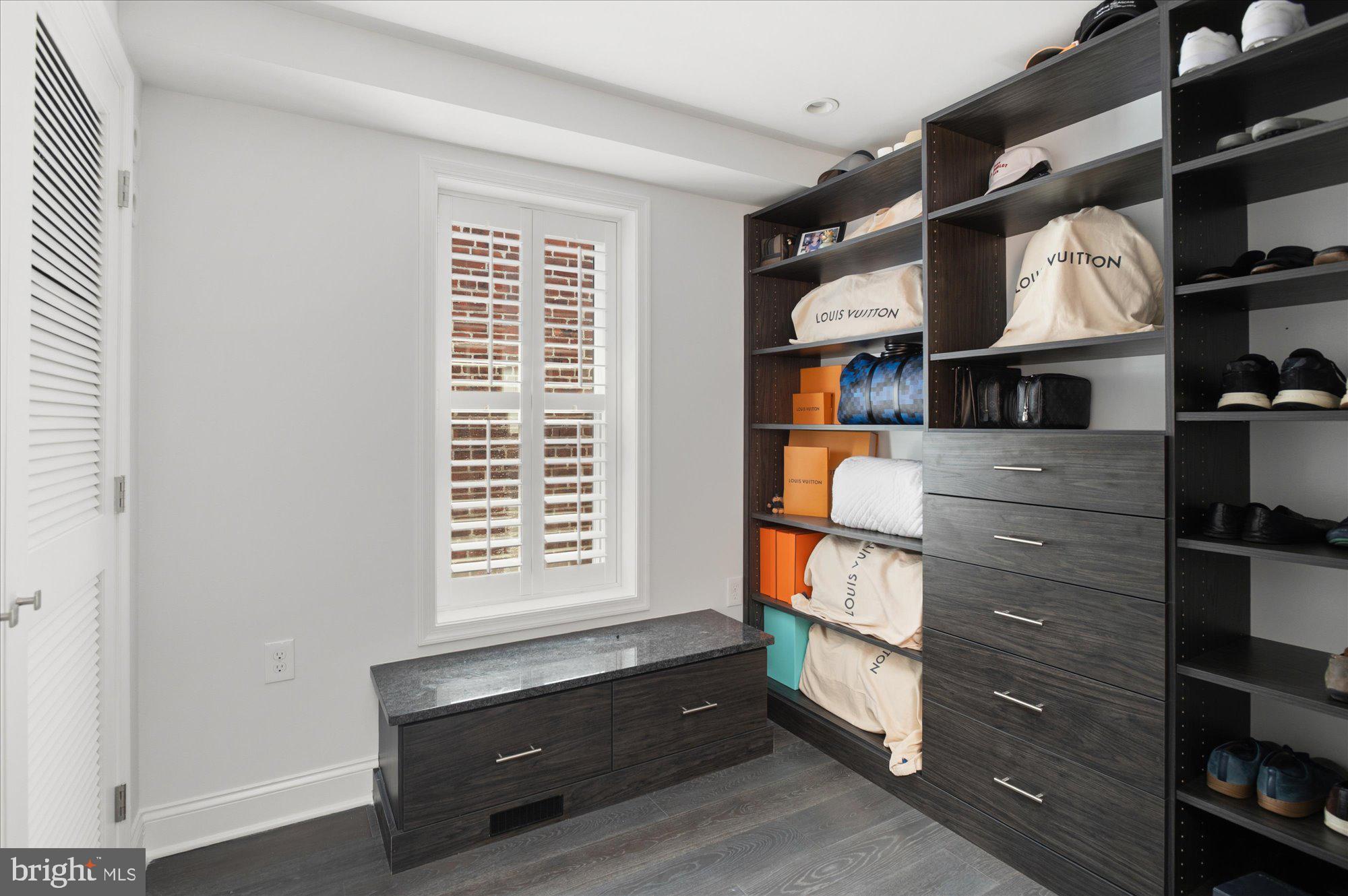 LOGAN CIRCLE - Residential