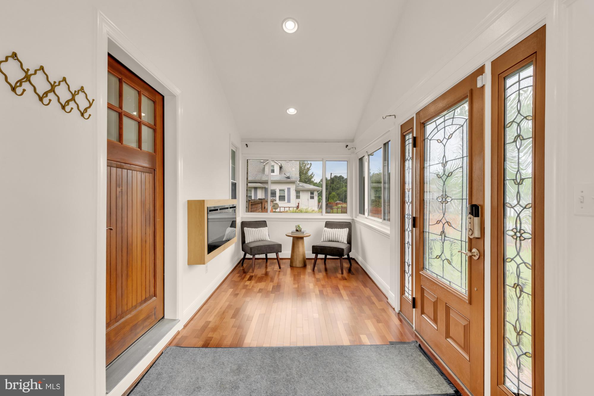 8604 WOODLAWN COURT
