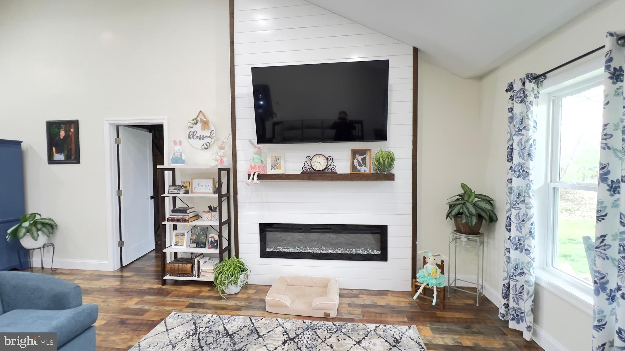 WINDOVER HILLS - Residential