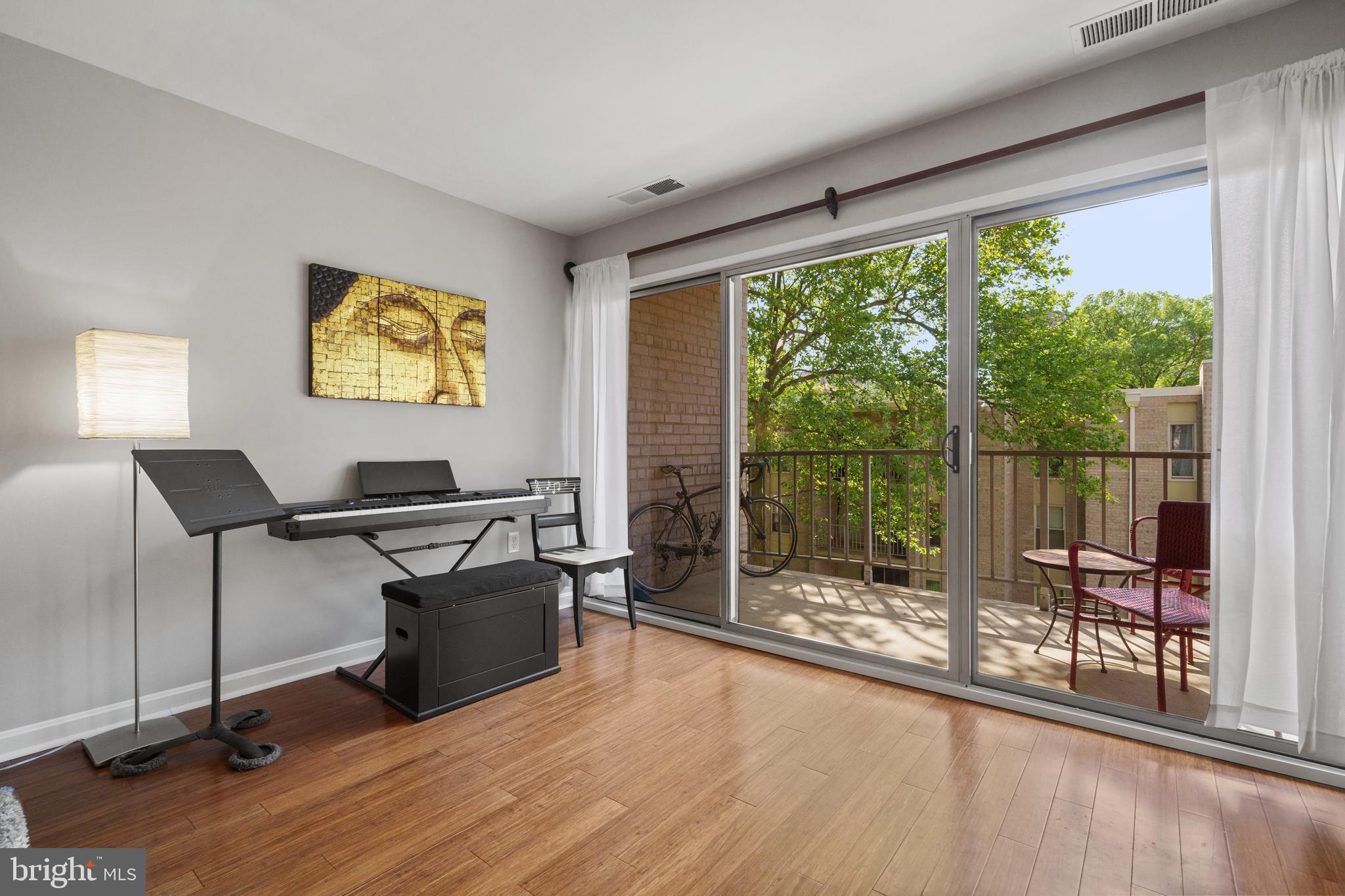 18 CANTERBURY SQUARE 302