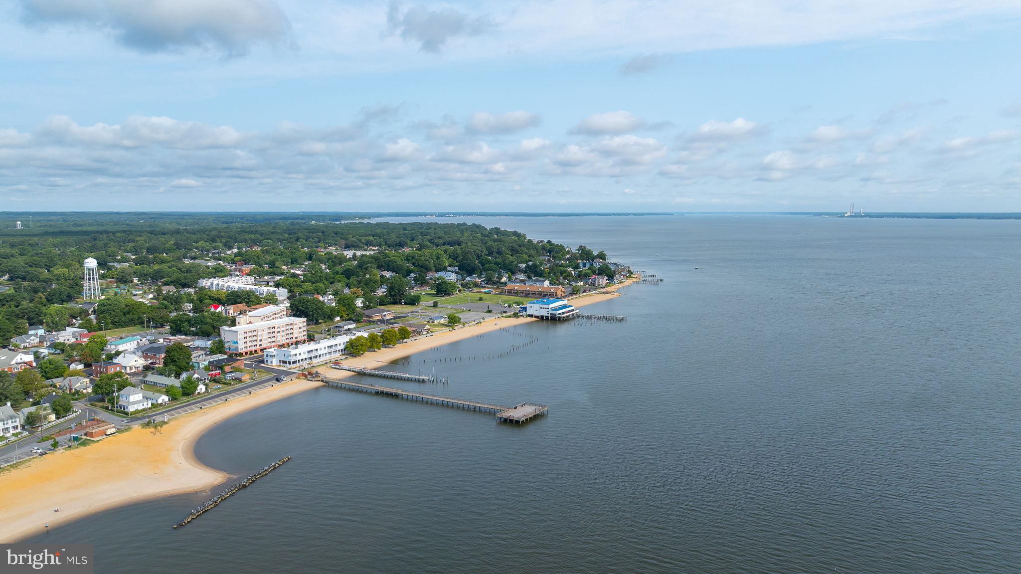 COLONIAL BEACH - Residential