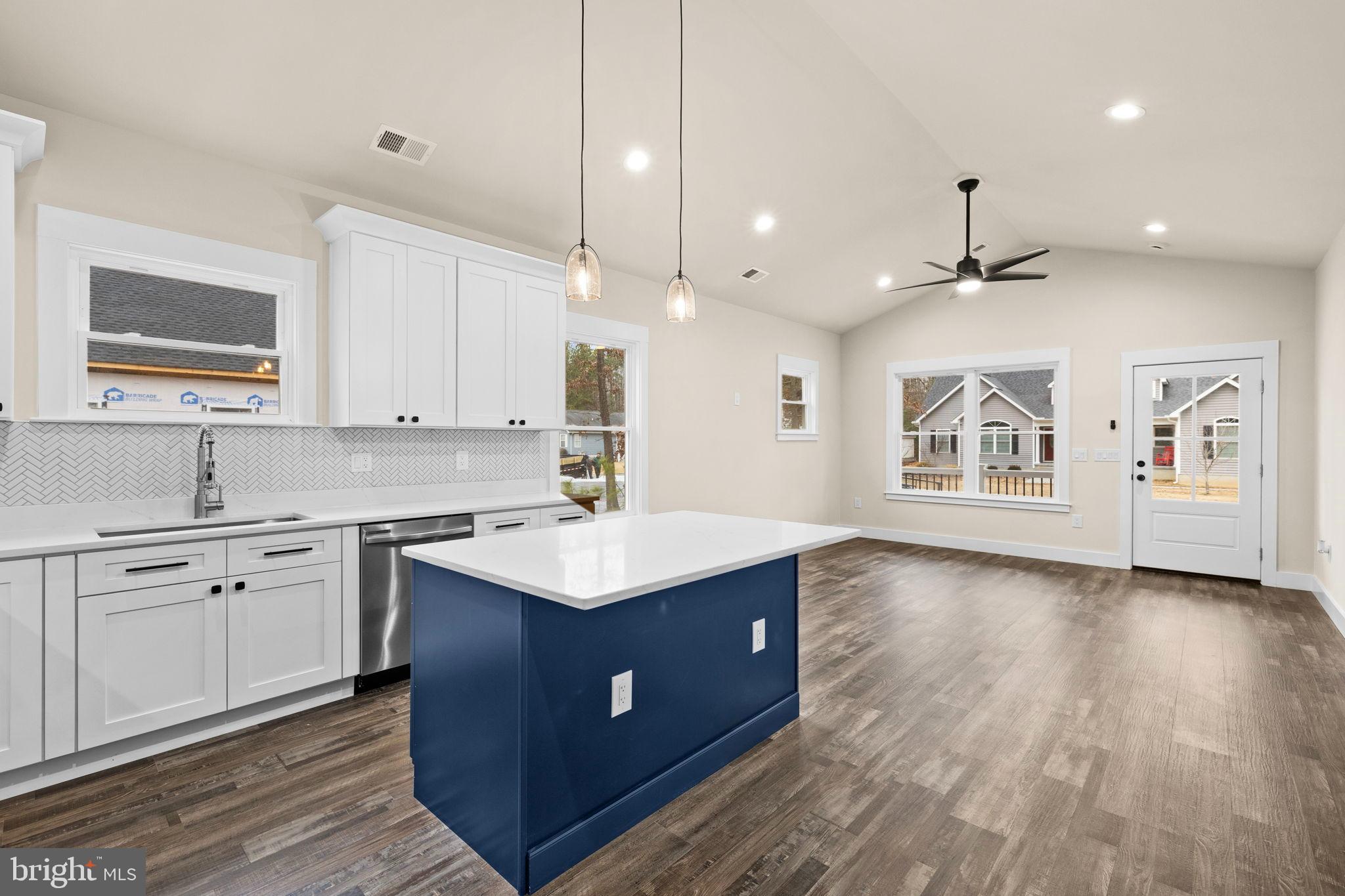 COLONIAL BEACH - Residential