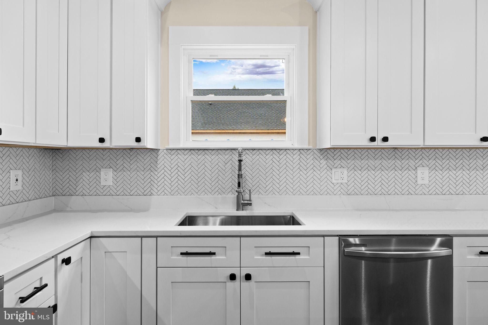 COLONIAL BEACH - Residential