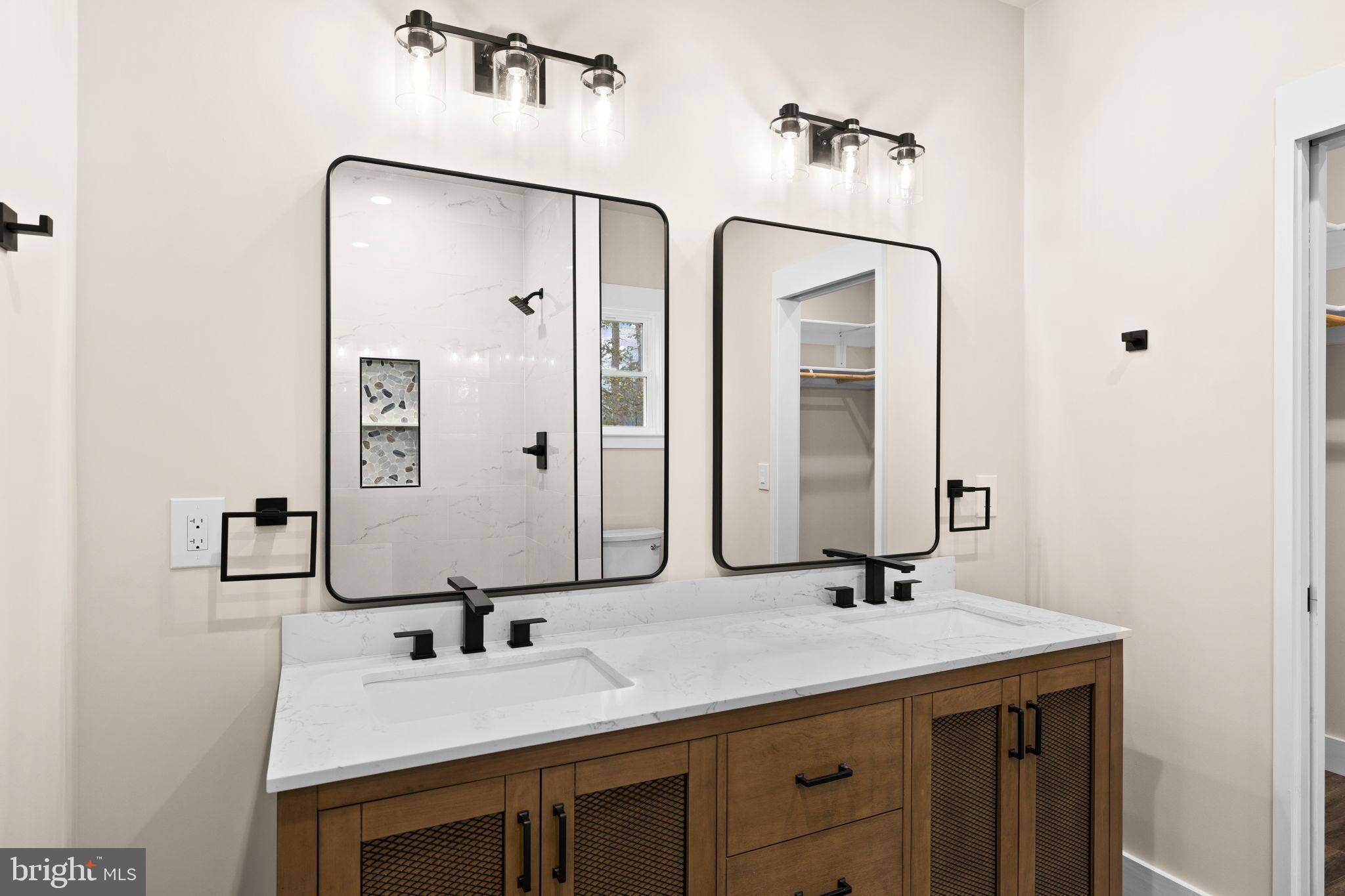 COLONIAL BEACH - Residential