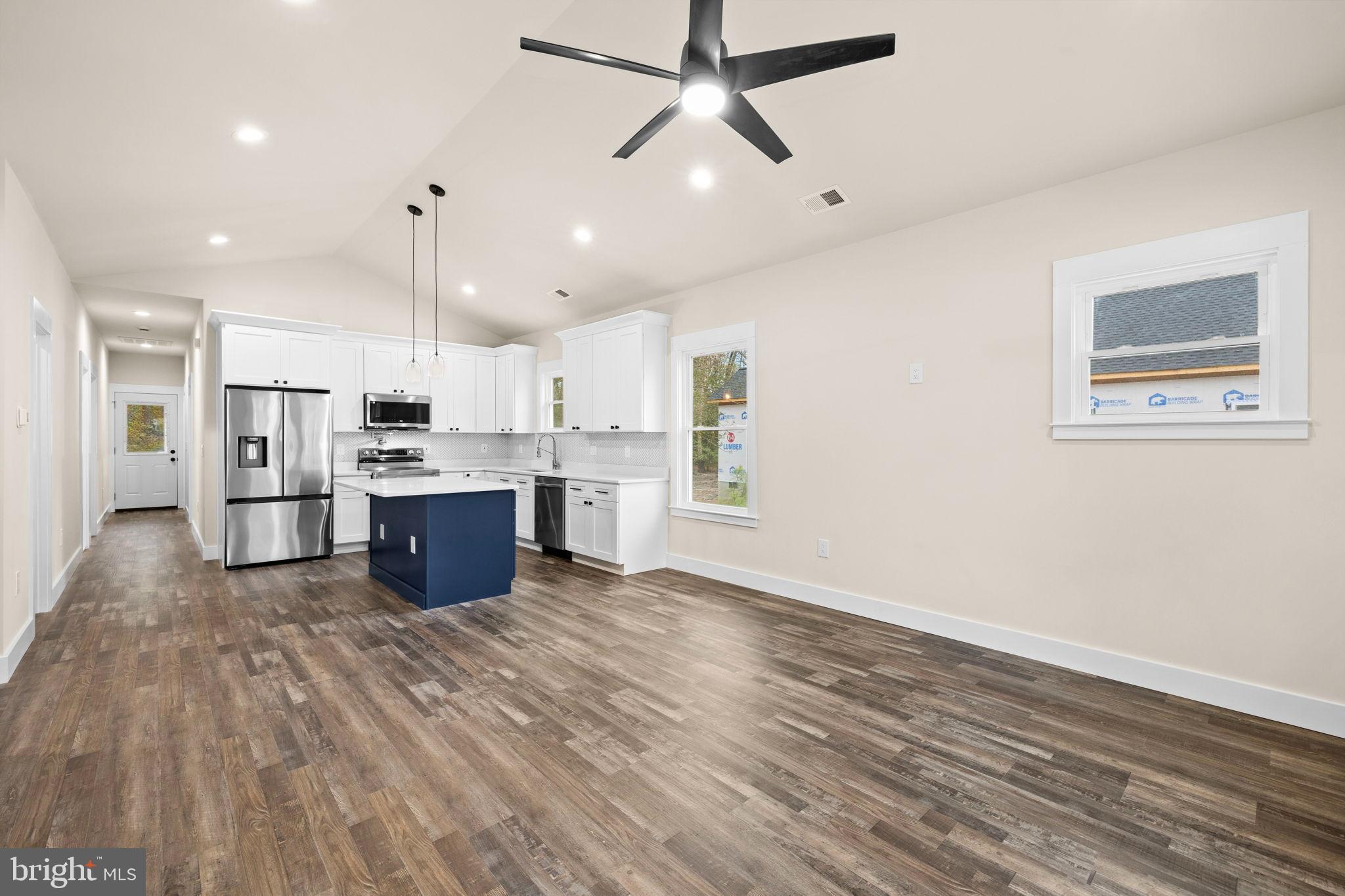 COLONIAL BEACH - Residential