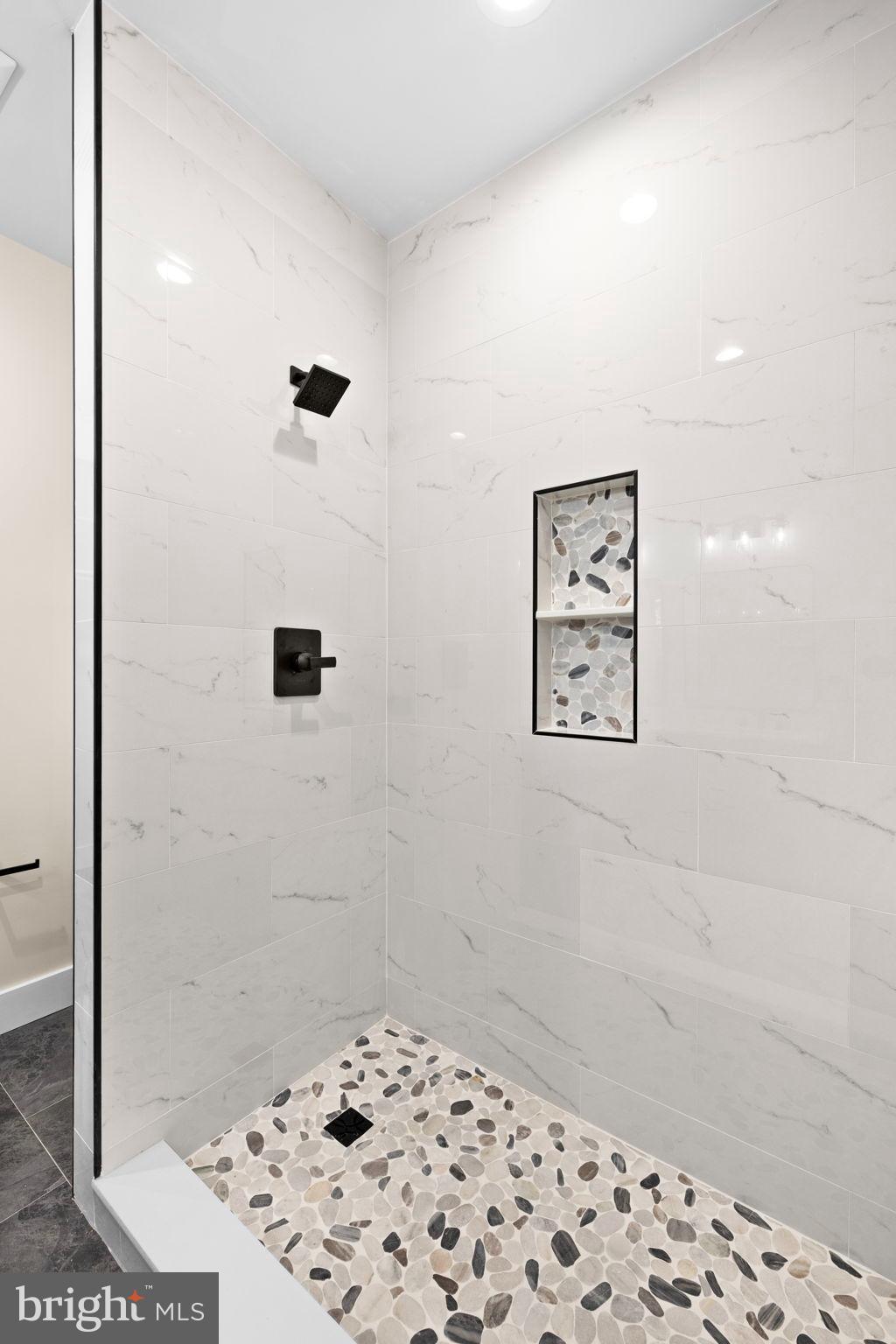 COLONIAL BEACH - Residential