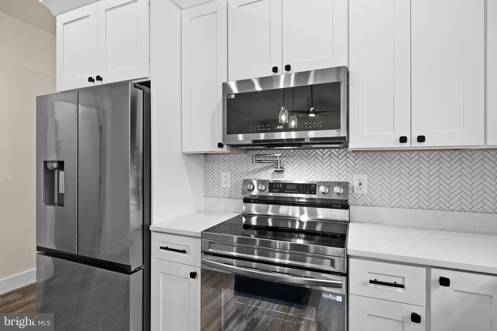 COLONIAL BEACH - Residential