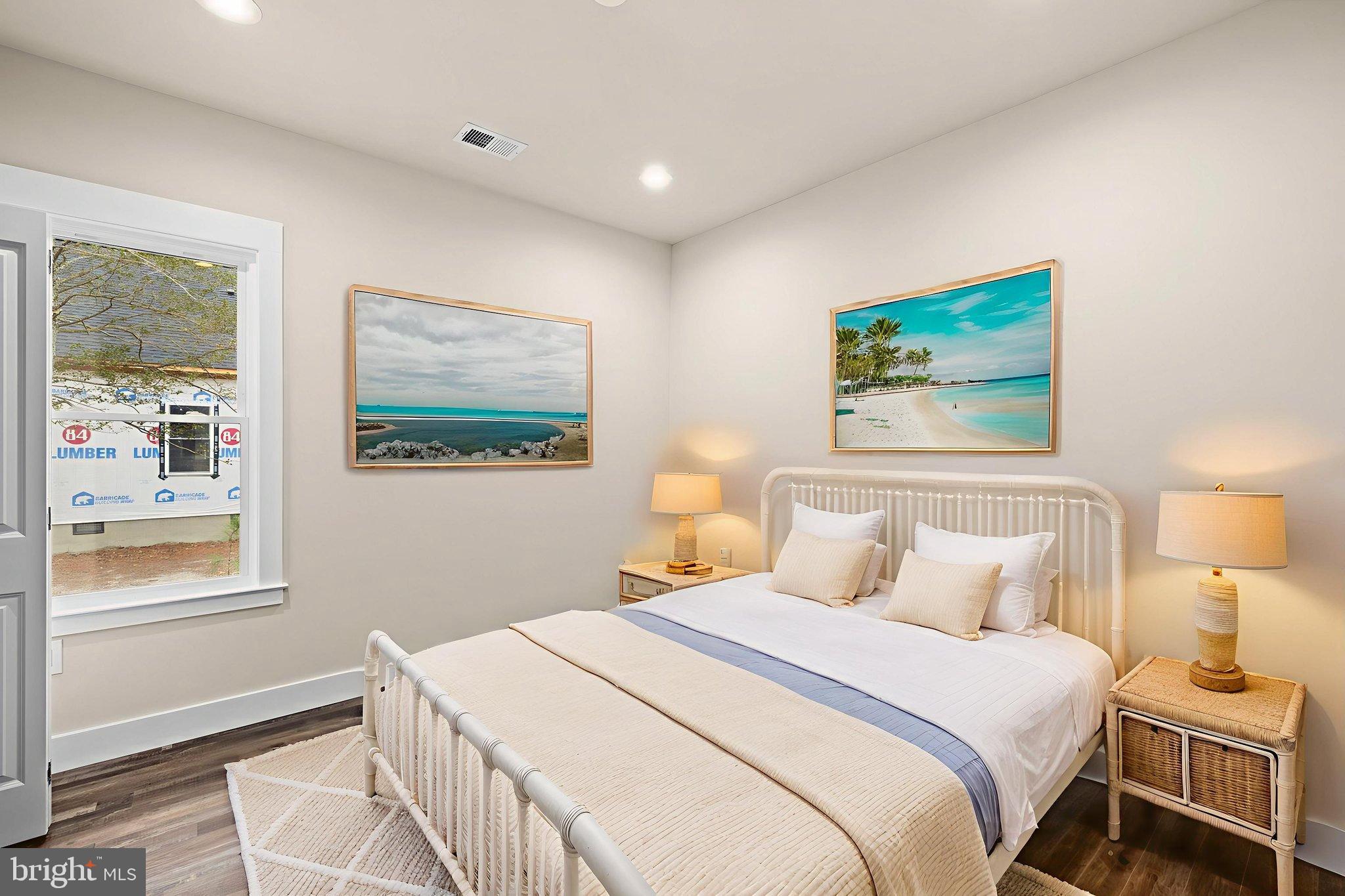 COLONIAL BEACH - Residential