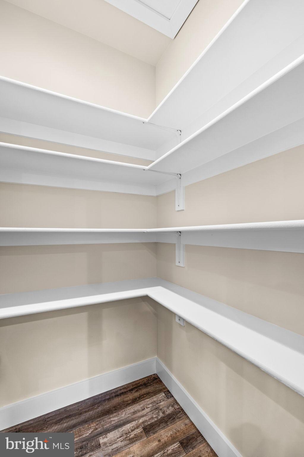 COLONIAL BEACH - Residential