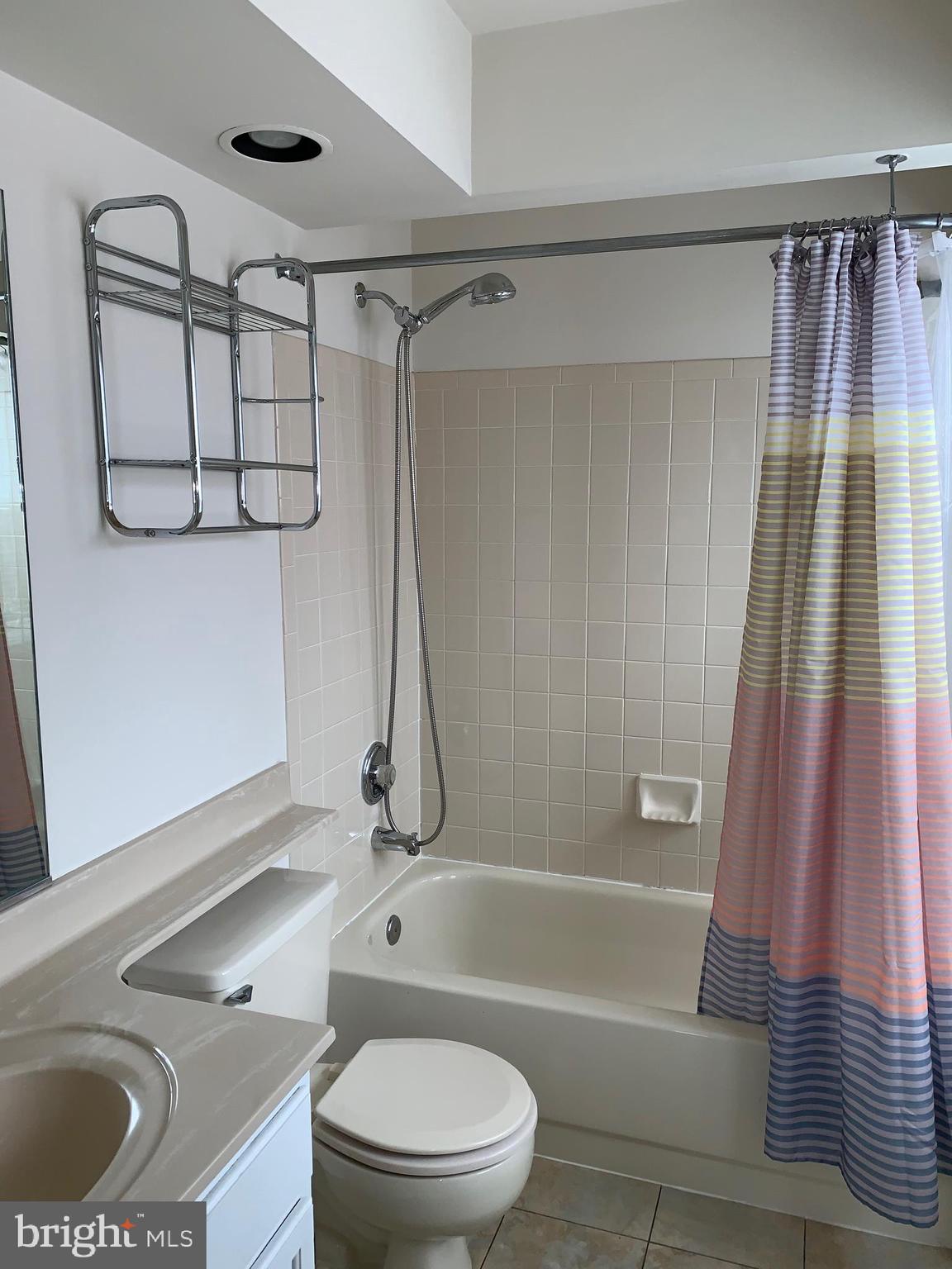 WOODGATE MANOR - Residential Lease