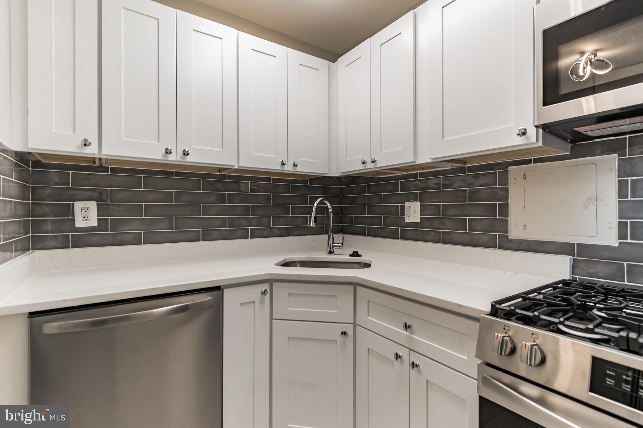 300 M STREET SW N111