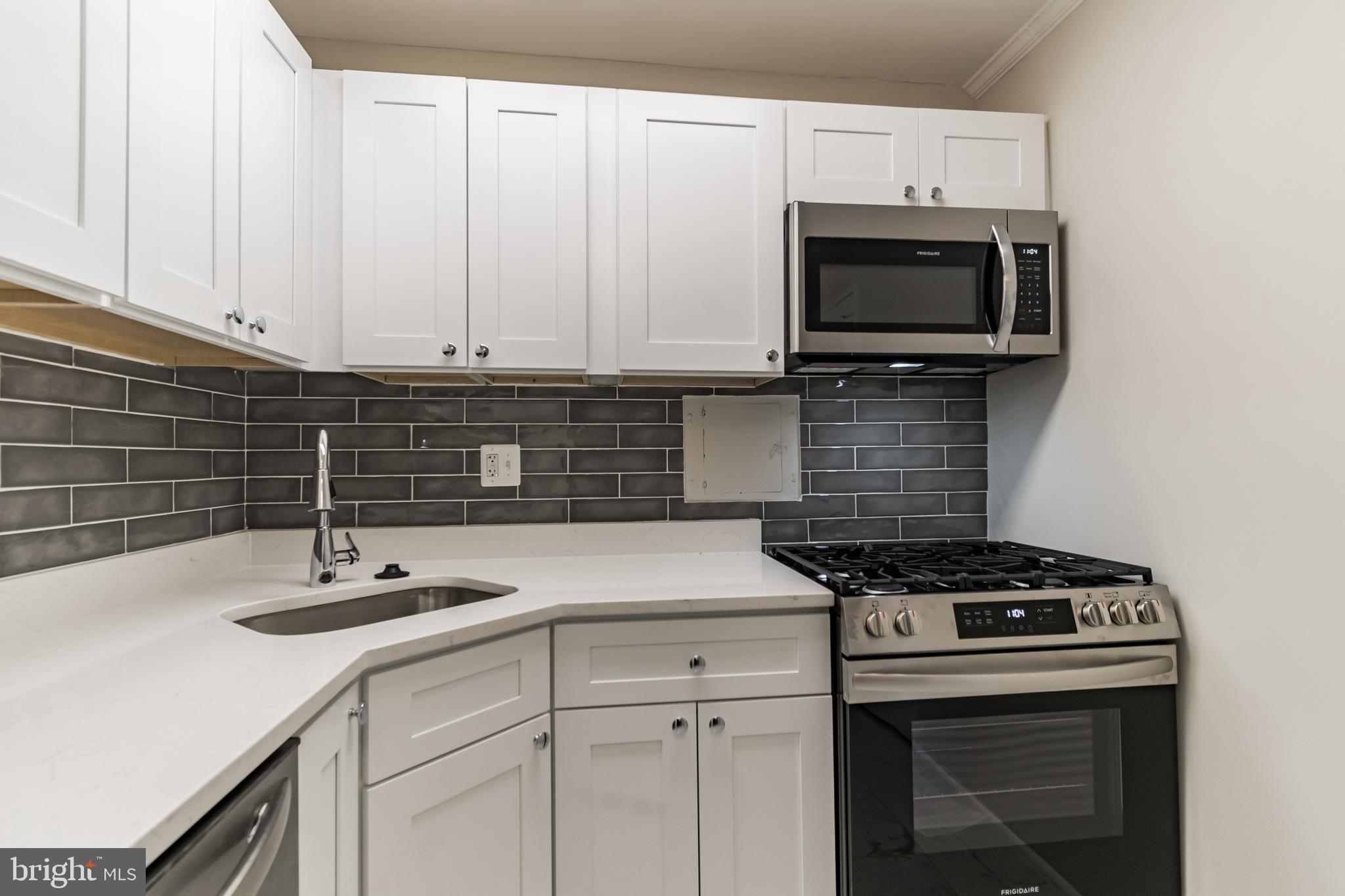 300 M STREET SW N111