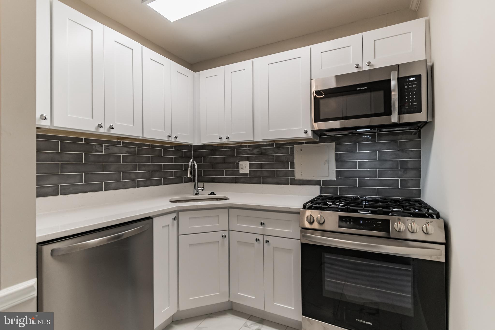 300 M STREET SW N111