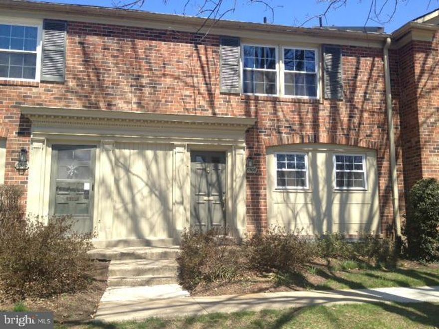 All brick 3 bedroom townhome, remodeled with upgrades and ready to move in.  Remodeled  kitchen with updated appliances. Fully finished lower level with large rec room and 4th bedroom with full bath. Rec room and Kitchenette walks out to a Georgetown style brick patio.  Lots of storage with organized closets in each bedroom.  Condo fee includes gas heat and water.