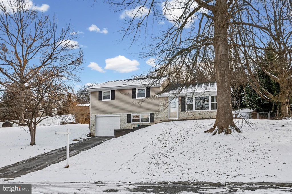 Photo of 506 Norman Road, YORK, PA 17406 (MLS # PAYK2096562)