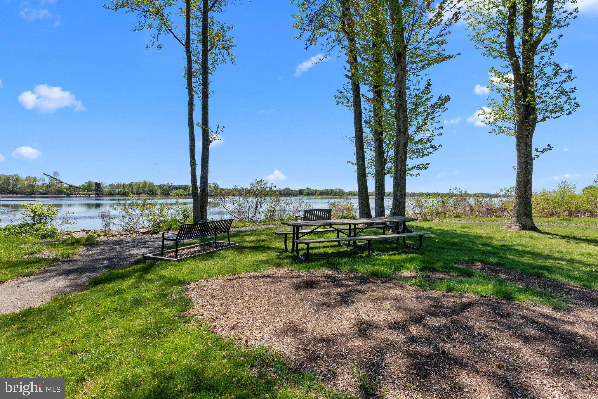 WATERSIDE - Residential