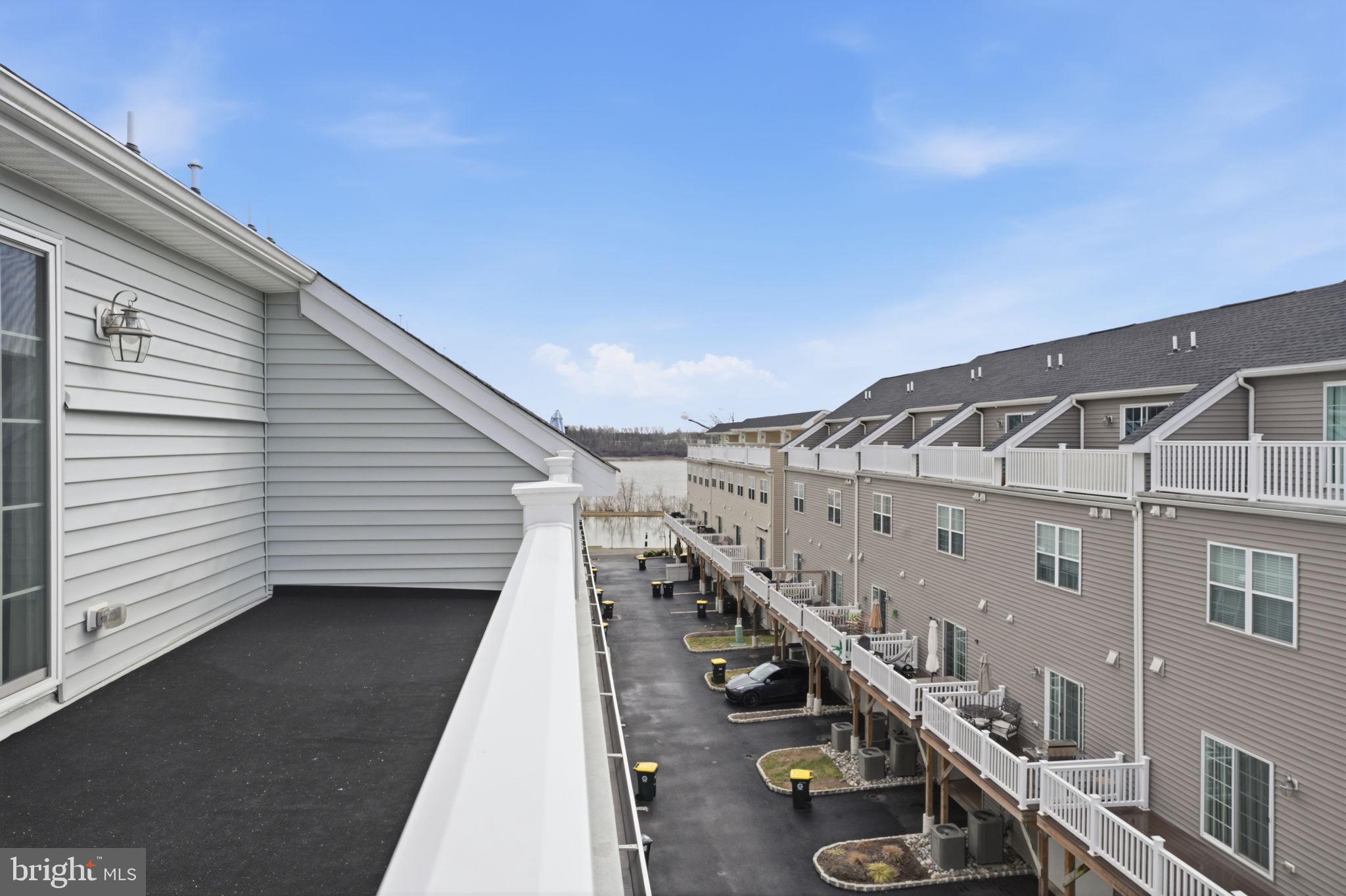 WATERSIDE - Residential