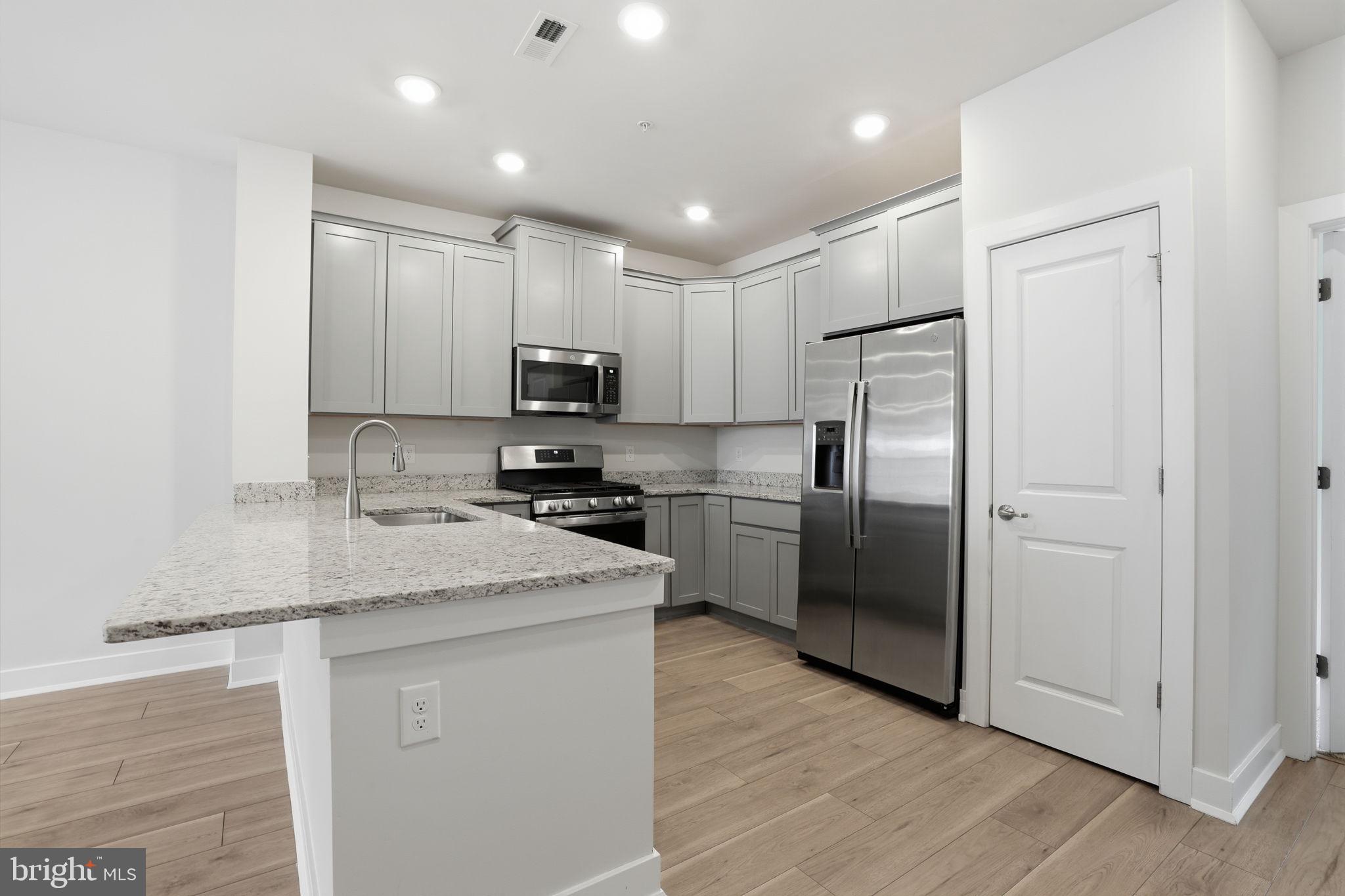 WATERSIDE - Residential