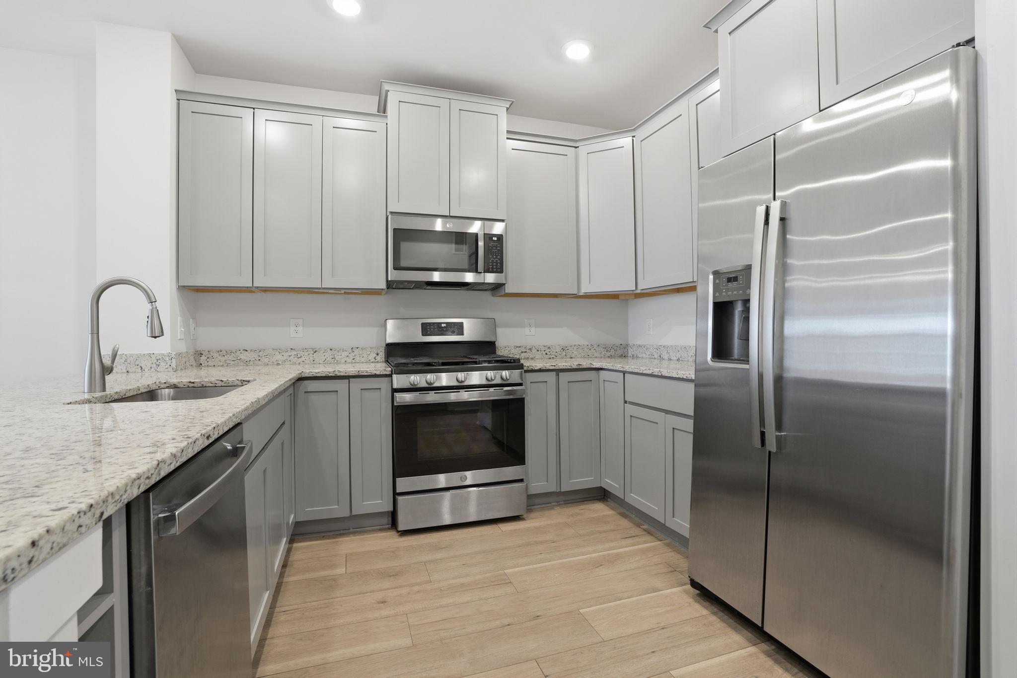 WATERSIDE - Residential