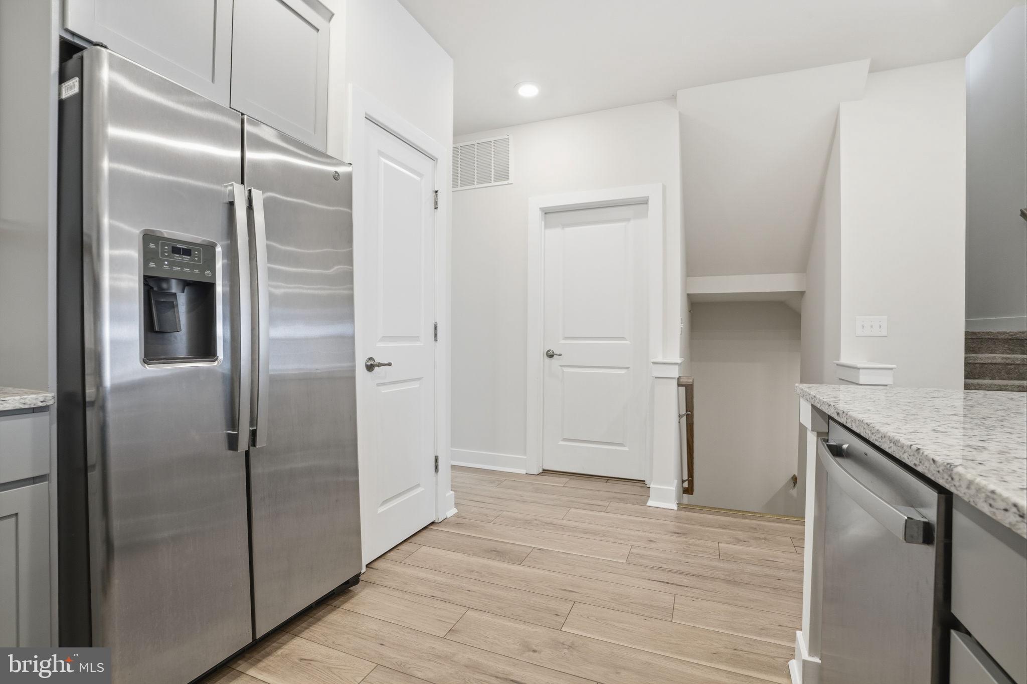 WATERSIDE - Residential