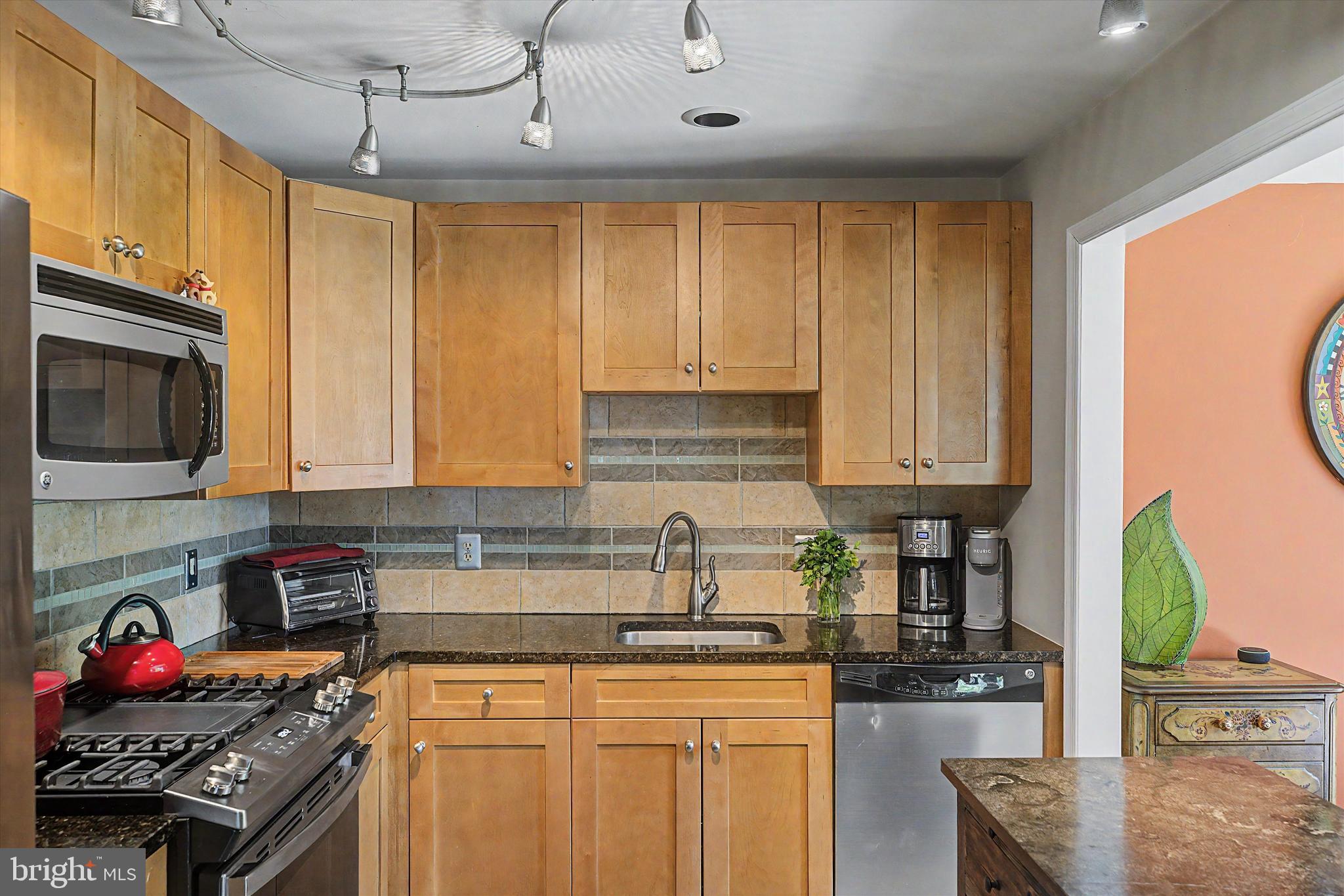 FIELDSTONE - Residential