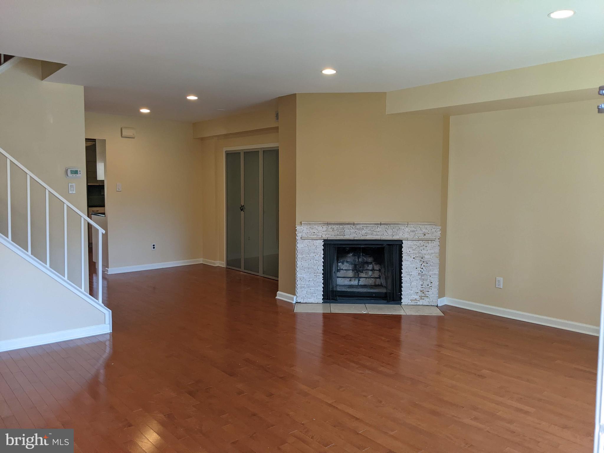 VILLAGE SHIRES - Residential