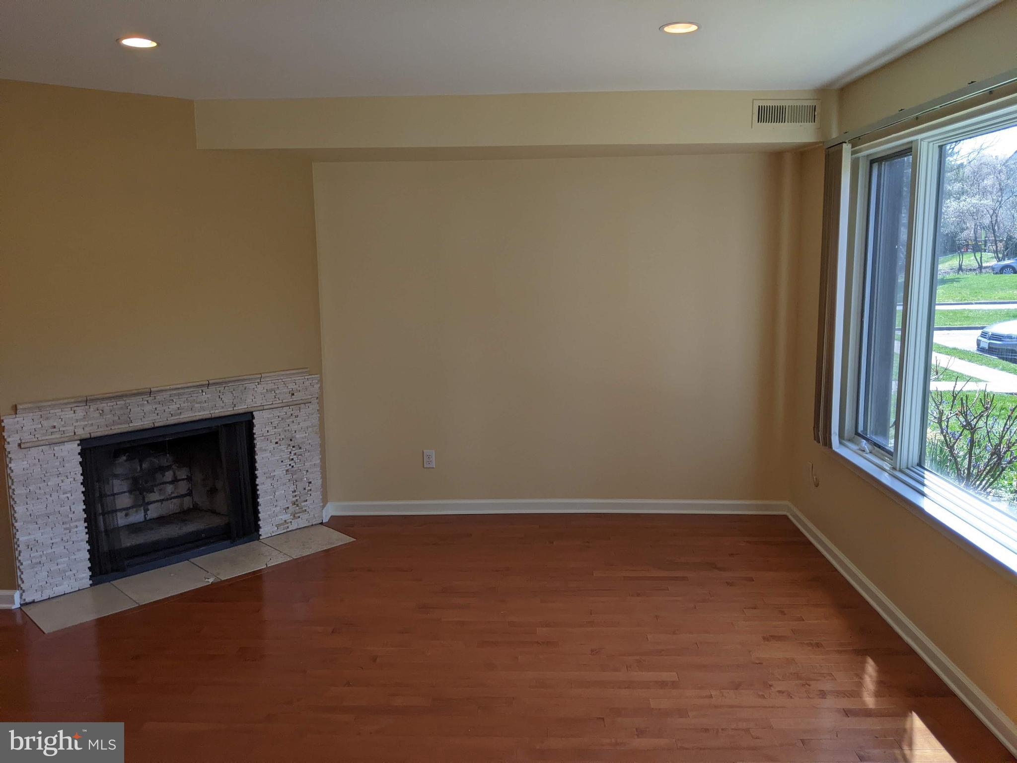 VILLAGE SHIRES - Residential