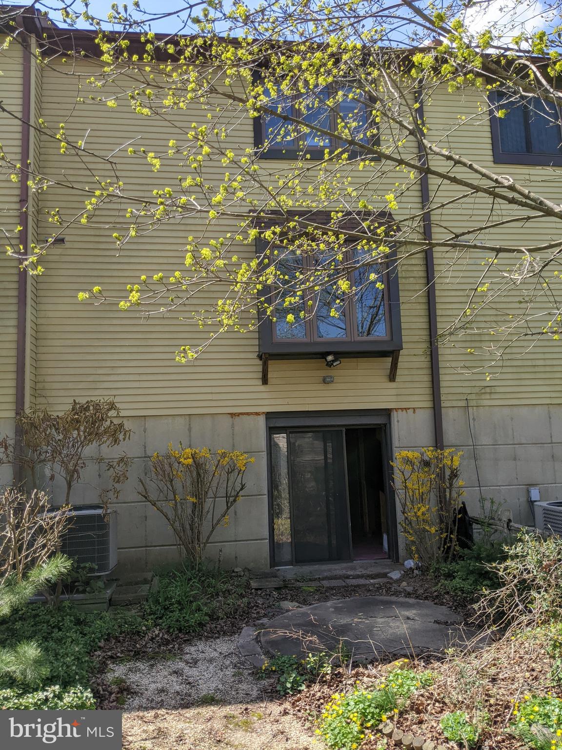 VILLAGE SHIRES - Residential